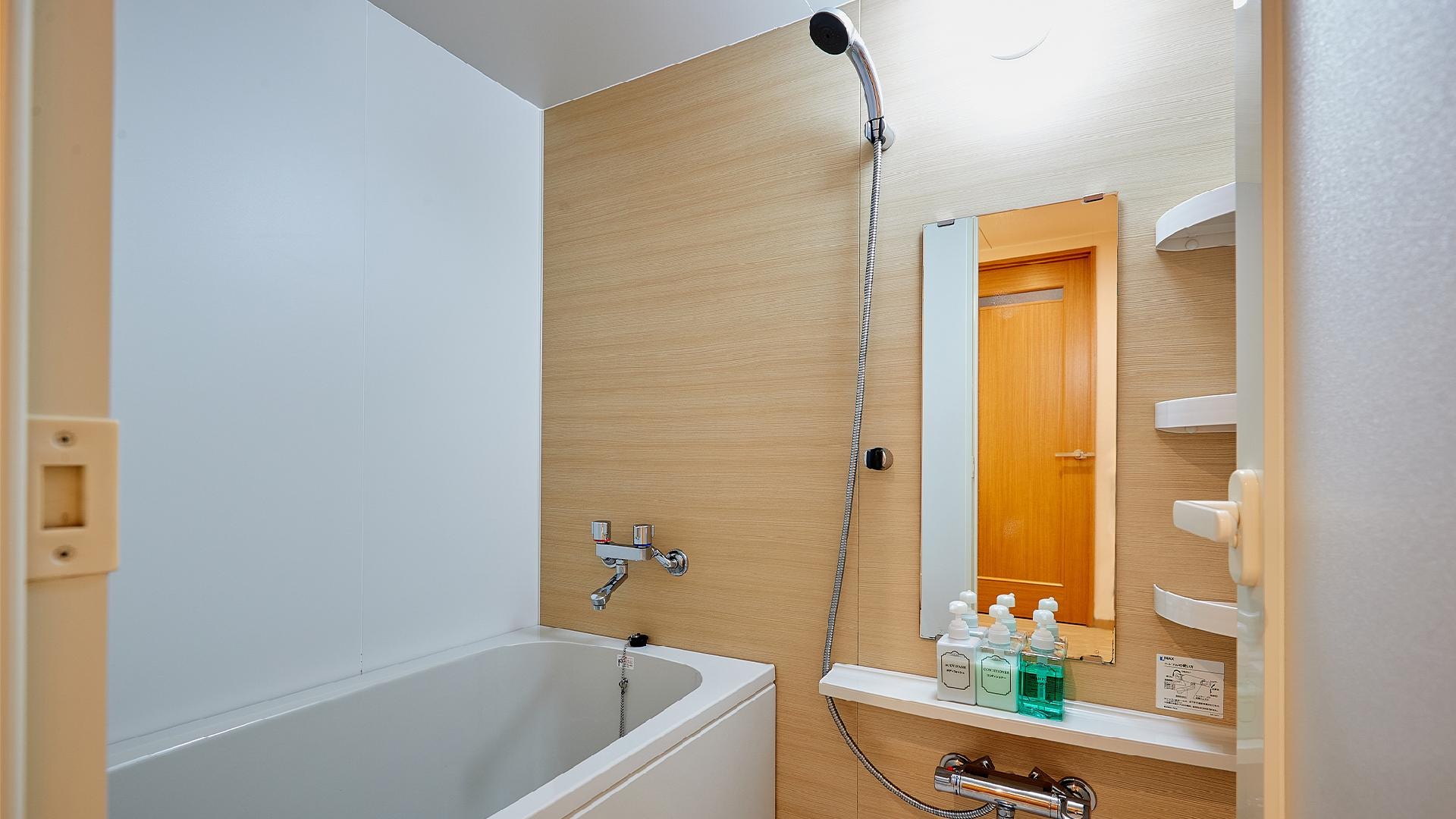 Kamar tamu (kamar bergaya Jepang-Barat bebas rokok seluas 42 meter persegi)