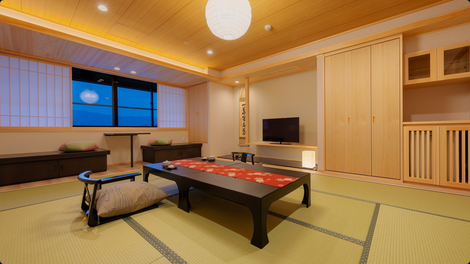 [Tensei Renewal 10 tatami mats] A healing Japanese-style room using Tosa cypress. You can enjoy the view of Kochi Castle from the window side.