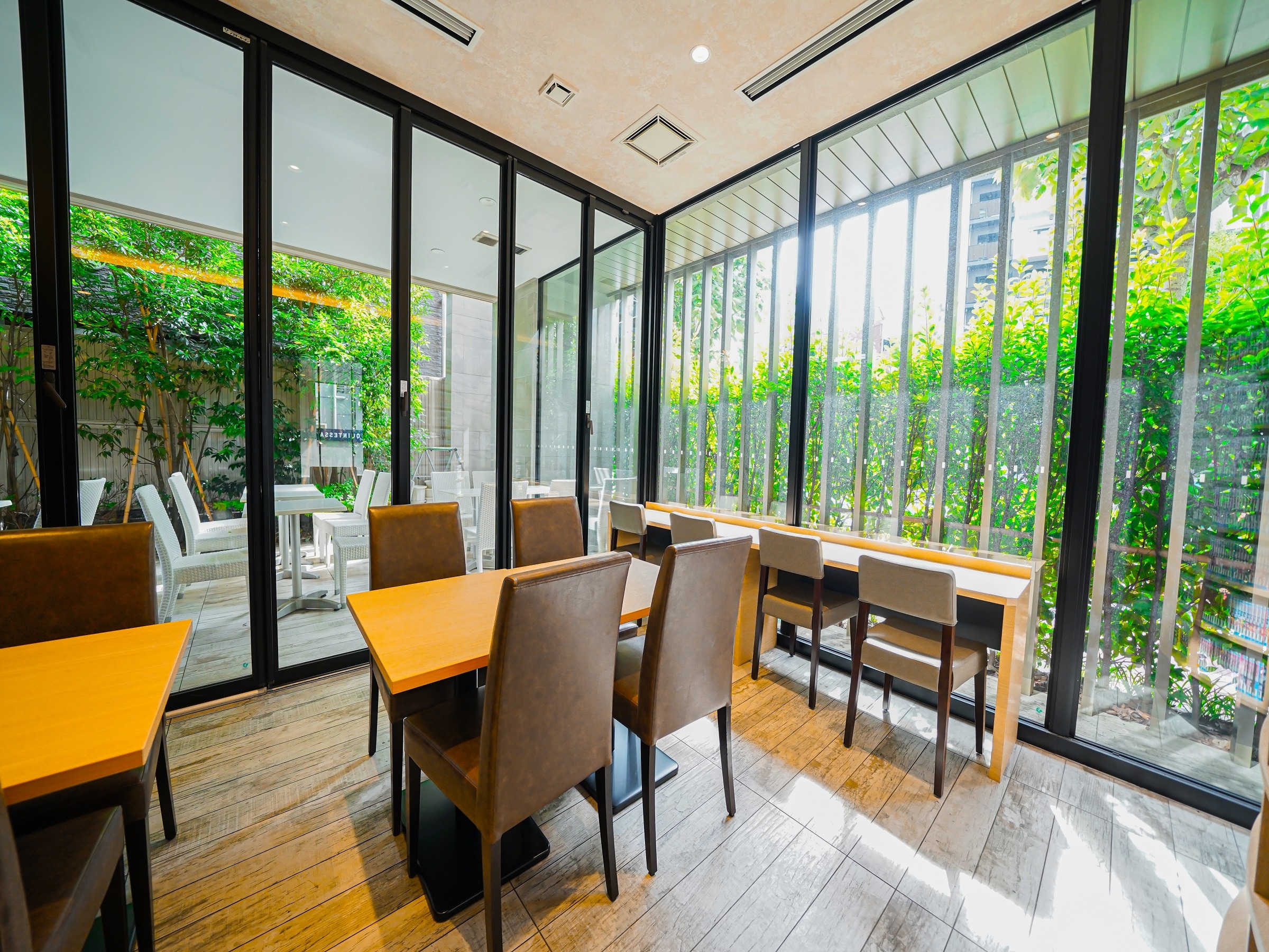 1st floor restaurant lounge