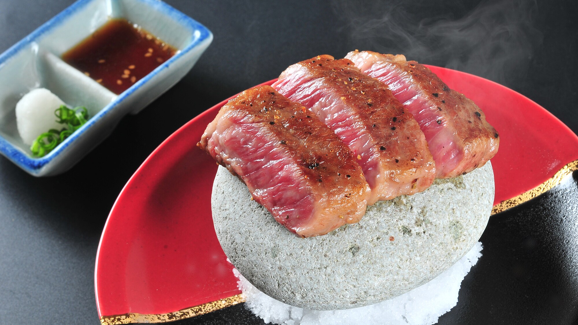 [Wagyu Stone-Grilled Steak] Chef's carefully selected specially selected Japanese Black Beef served piping hot (photo is for illustrative purposes only)