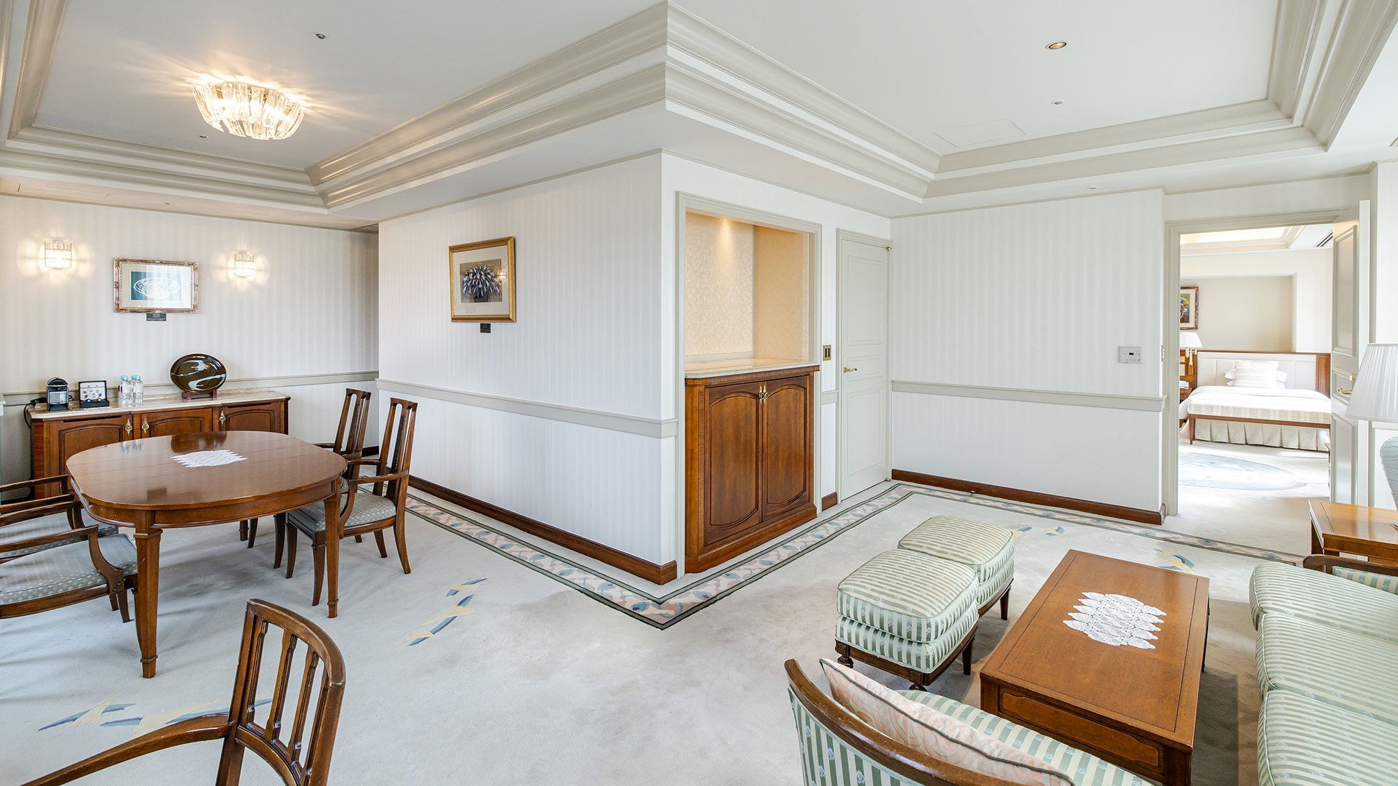 [Royal Suite] Kamar yang layak disebut sebagai kelas tertinggi yang dibanggakan oleh Kumamoto Hotel Castle.