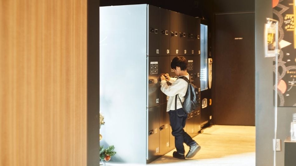Tủ khóa miễn phí (có chỗ để hành lý)