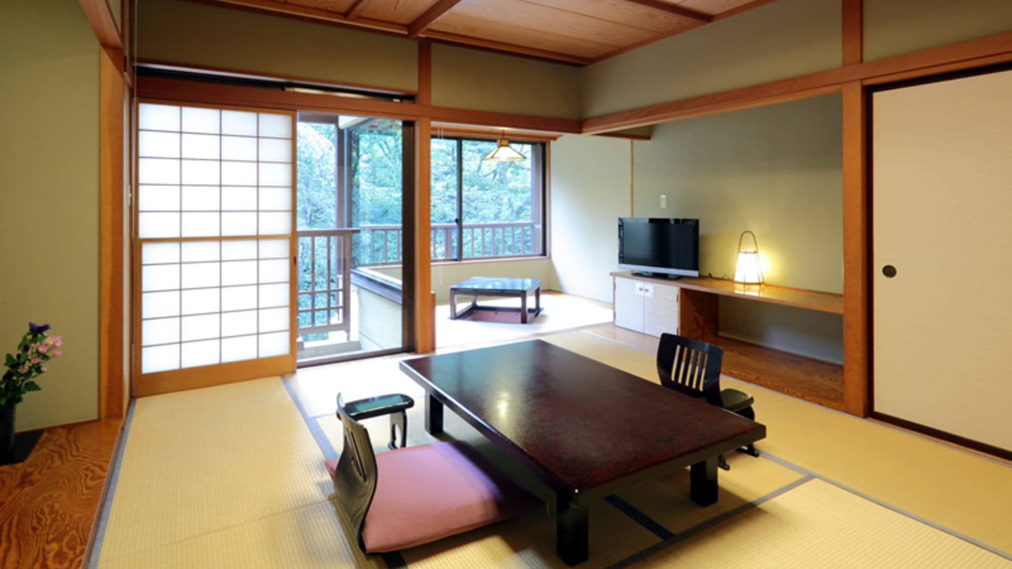 [Room with a small terrace] Japanese 10 tatami mats + Japanese 3 tatami mats + small terrace