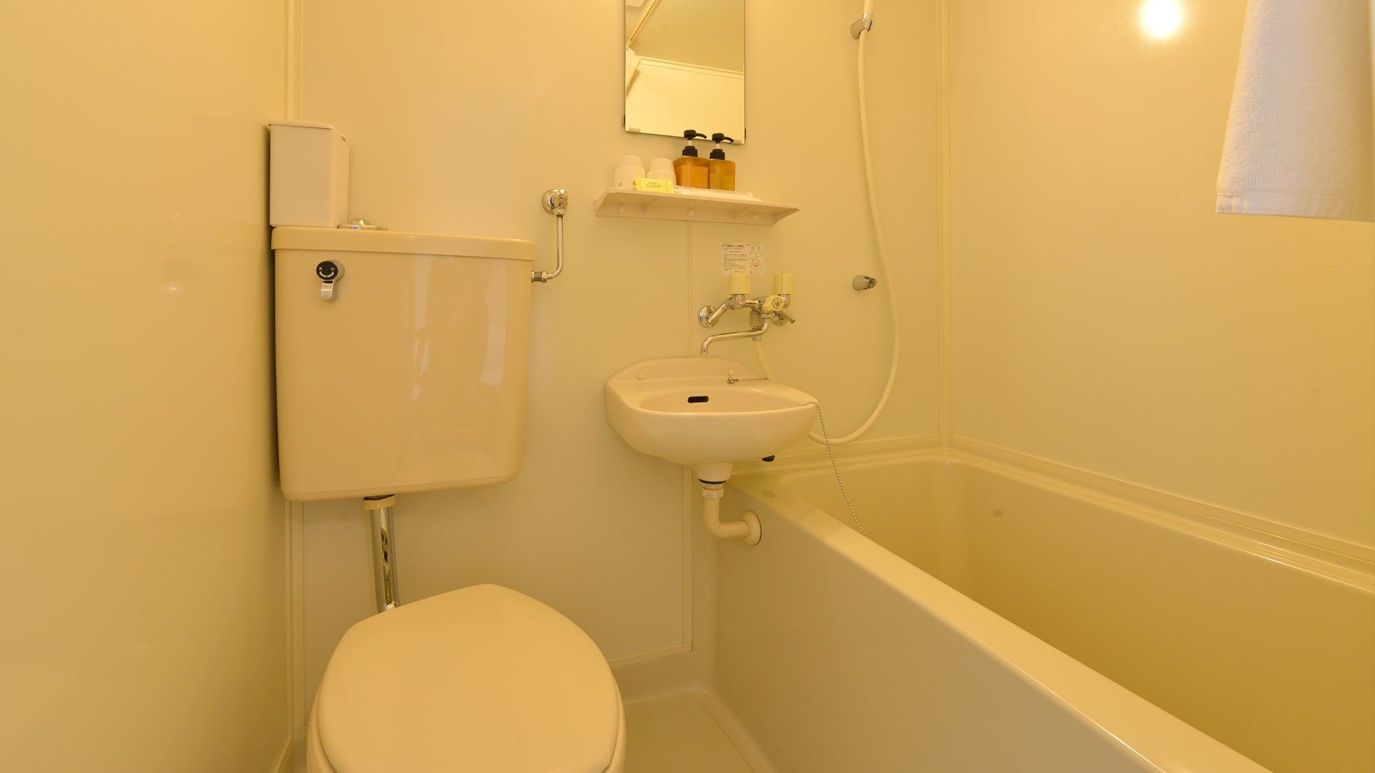 *[Kamar/Kamar Mandi Unit] Semua kamar dilengkapi dengan kamar mandi unit dan toilet.