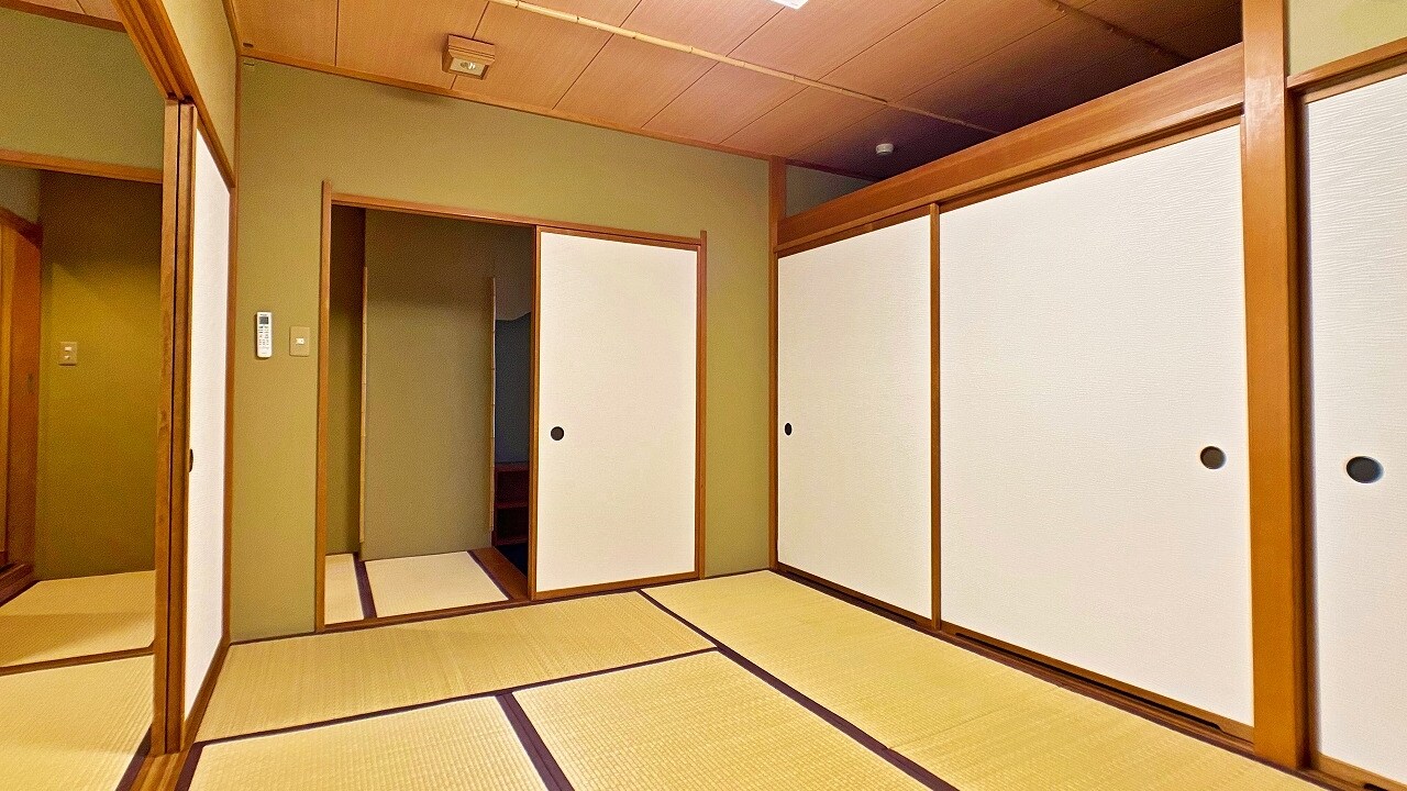 Spacious Japanese-style room 14 tatami mats + 6 tatami mats 2 rooms (with bath and toilet) Non-smoking