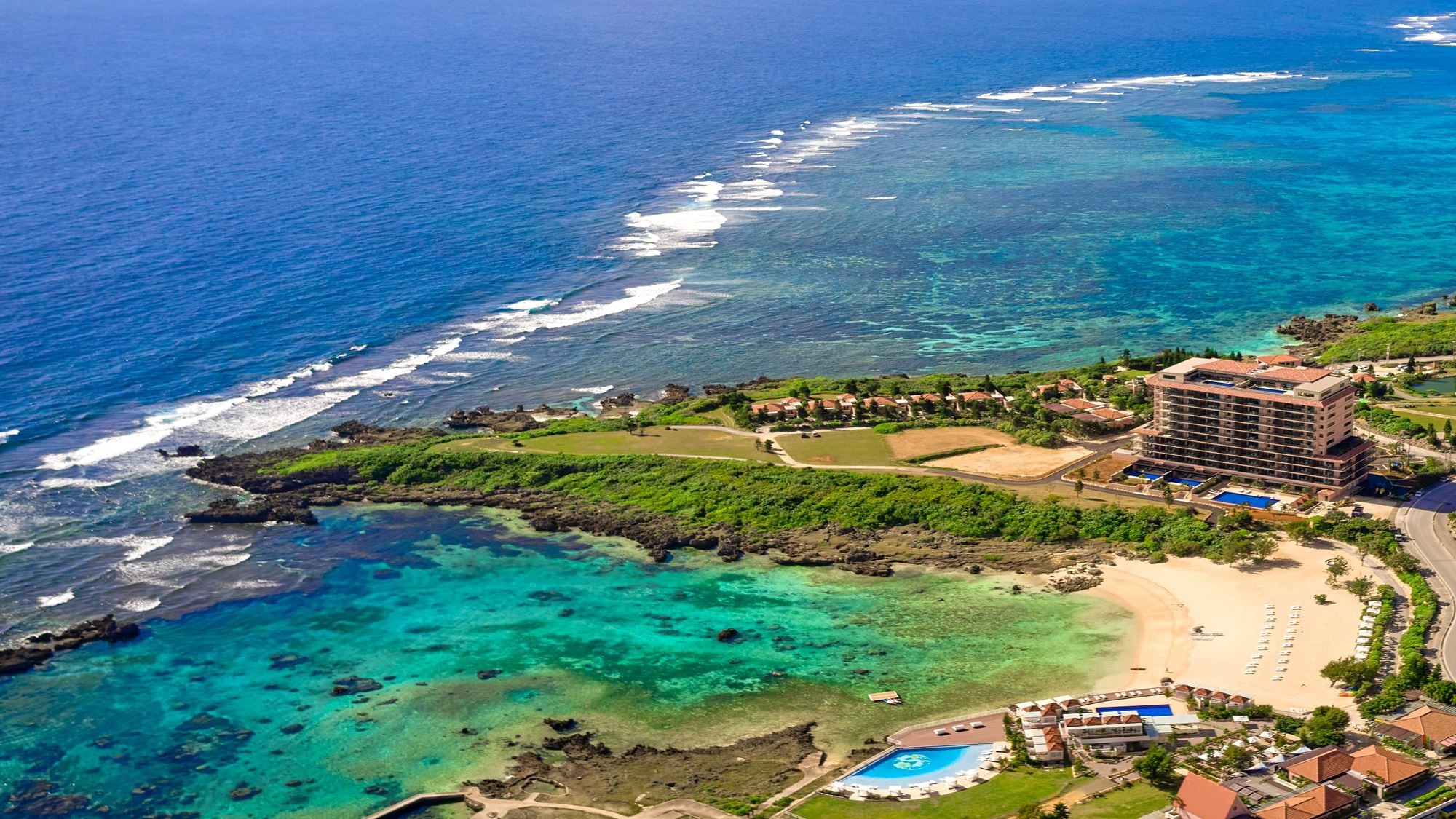 [Hotel exterior] A relaxing space with sophisticated hospitality in front of Shigira Beach