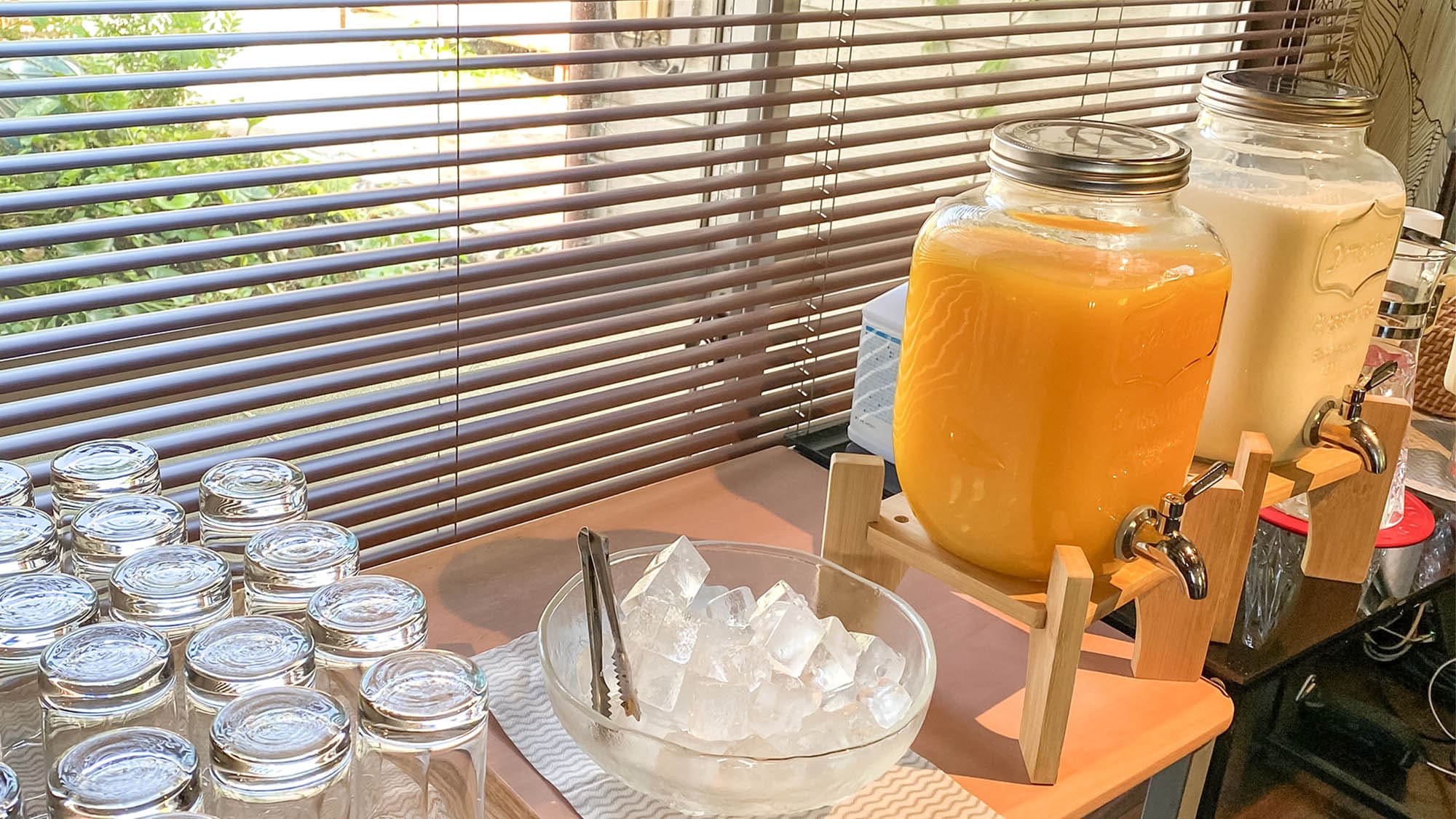 ・[Breakfast] Drinks (juice, milk, coffee, tea, etc.) are self-service