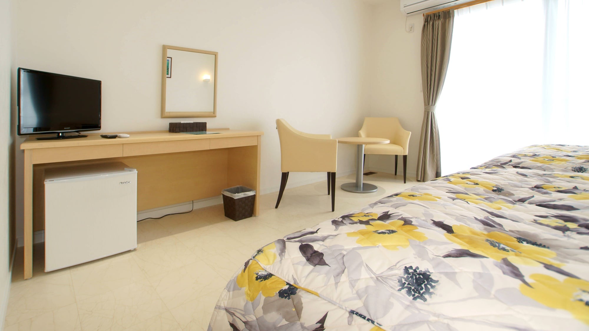 *Example of guest room: Mini-fridge, desk, table set, mirror, etc.