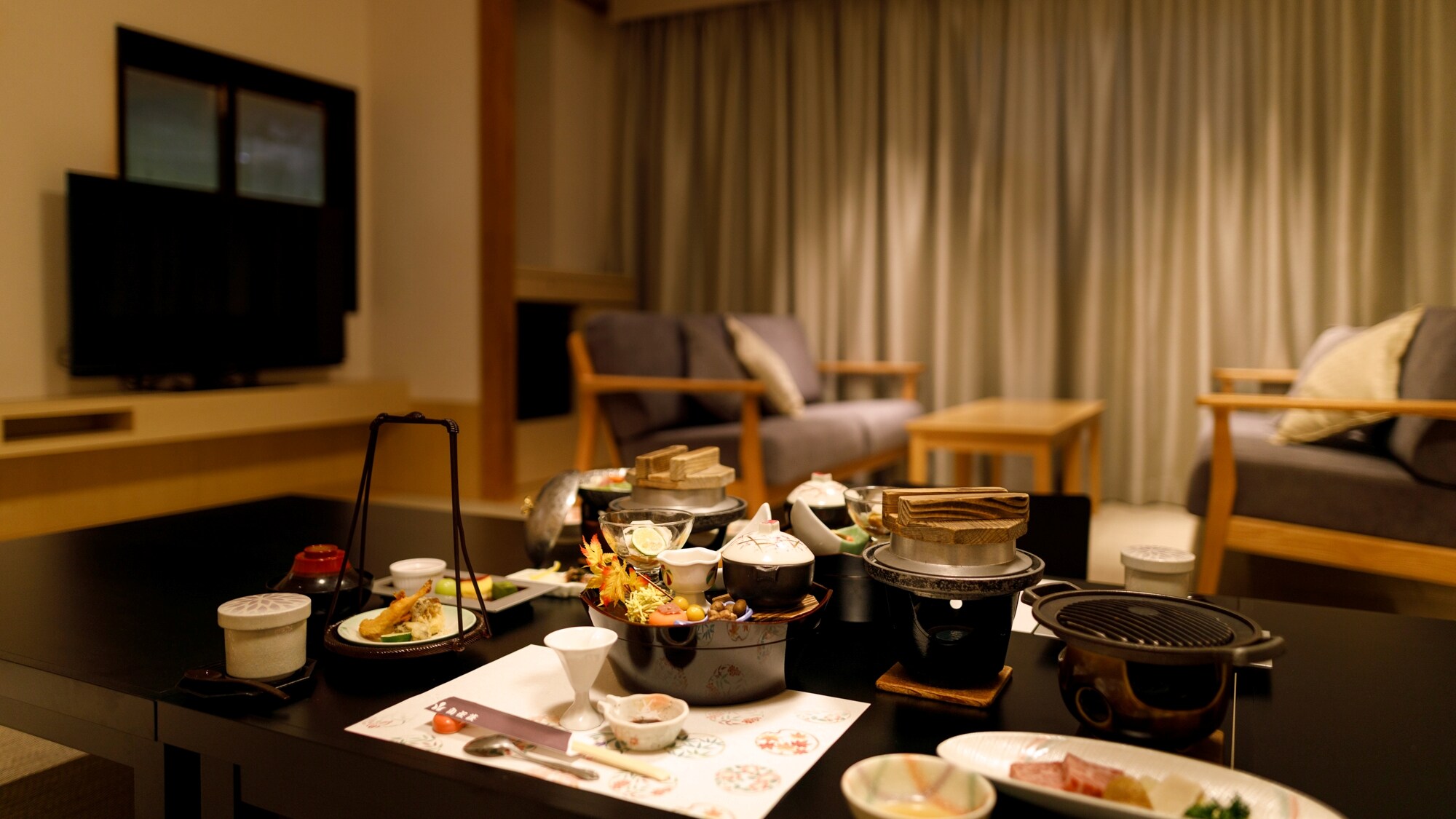 Gambar ruang makan di dalam kamar