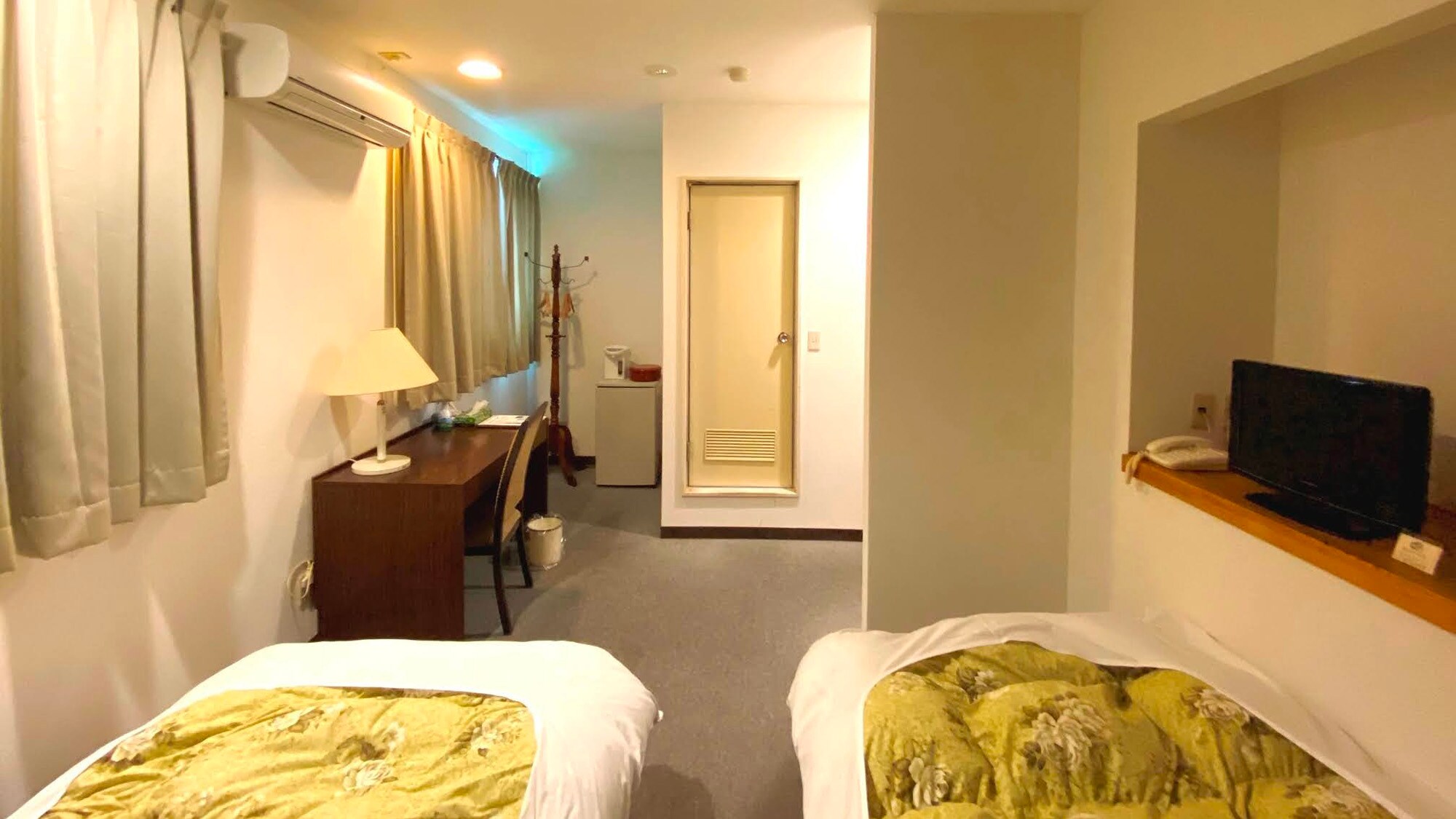 ・[Type B] A twin bed room ideal for business trips and other occasions.