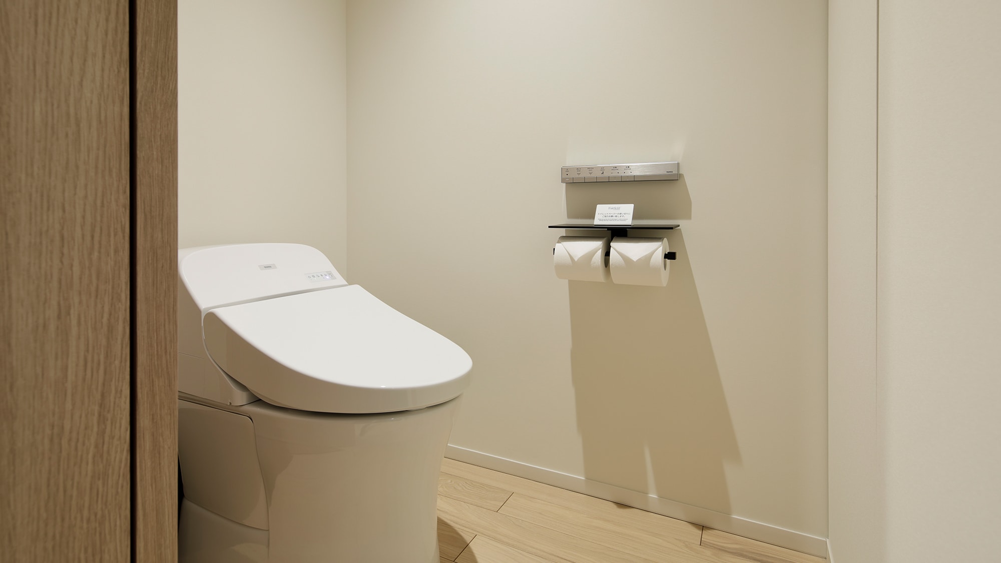 Kamar mandi: Kamar mandi dan toilet terpisah, sehingga Anda dapat menggunakan waktu Anda secara efektif saat mempersiapkan jalan-jalan pagi.