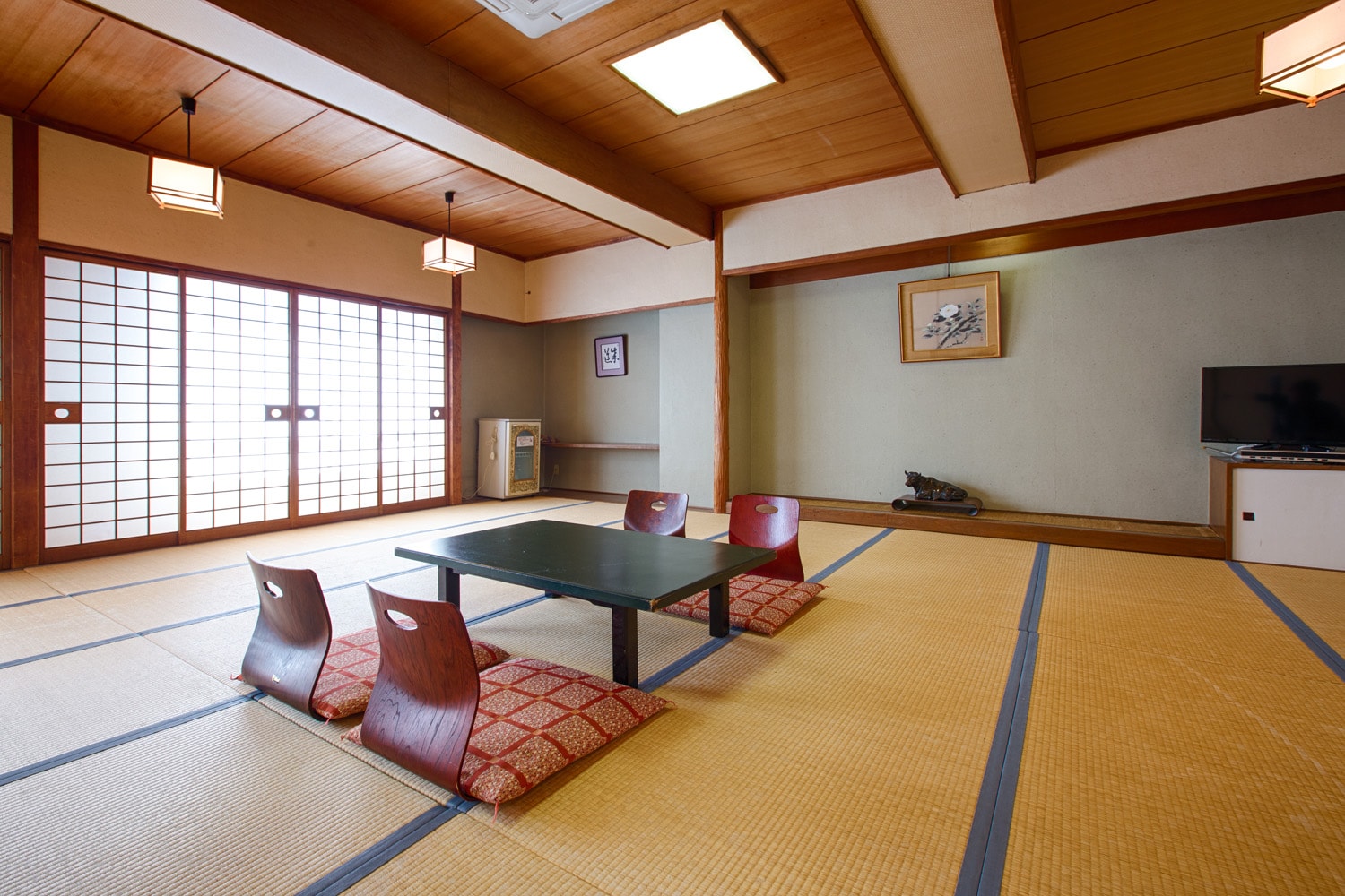 (Non-smoking) Japanese-style wide room 20 tatami mats 50 square meters (no view, no bath)