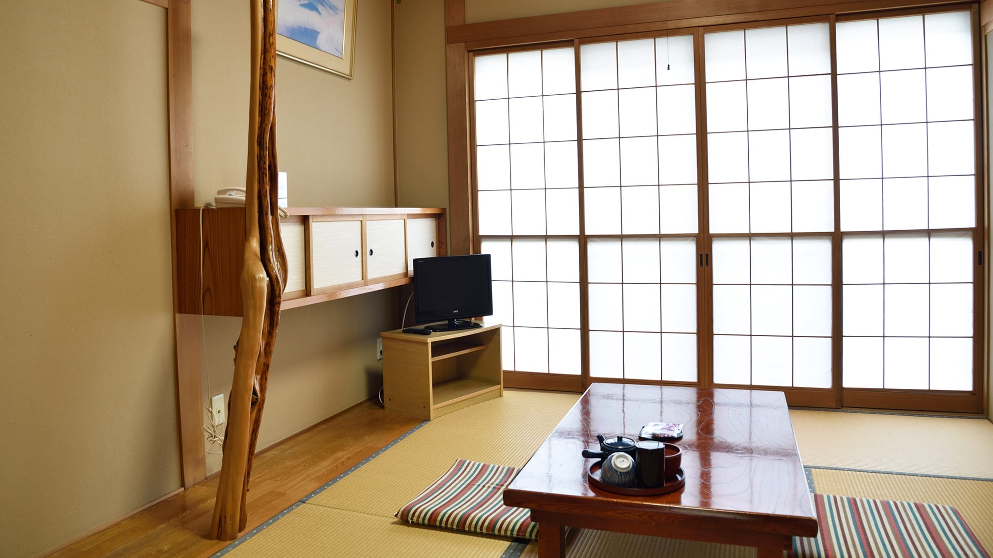・A 6-tatami Japanese-style room with a view of the garden (New Wing)