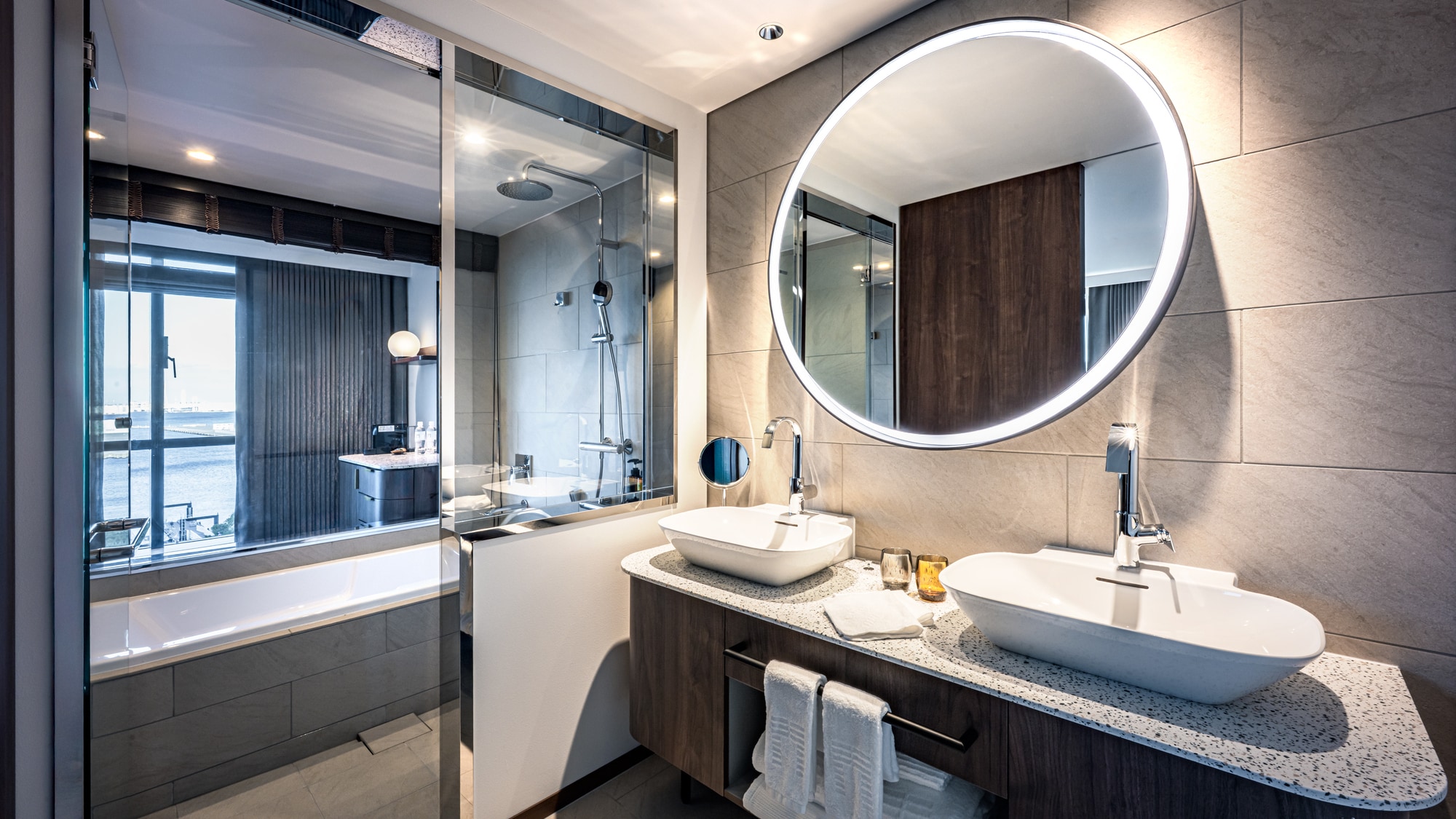 Luxe King bathroom (example)
