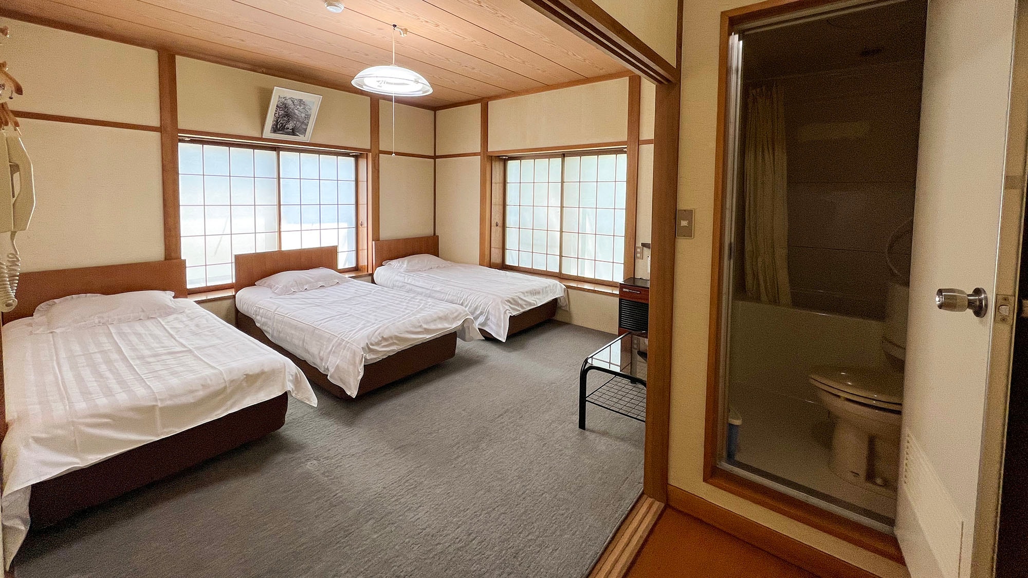・A room with 3 single beds. Recommended for girls' trips or friends.