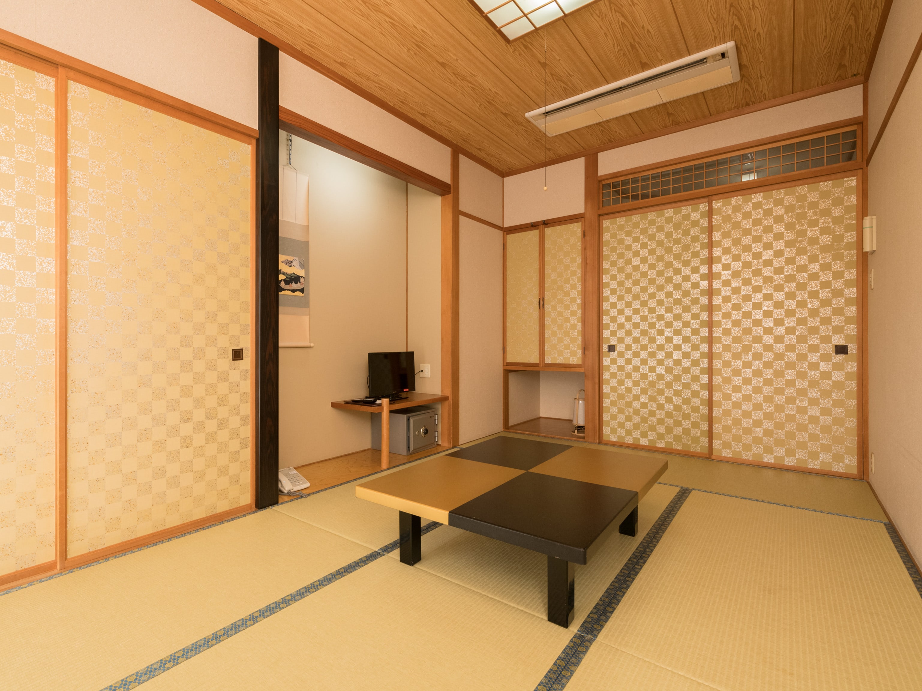 [Non-smoking] Japanese-style triple room (shared toilet)