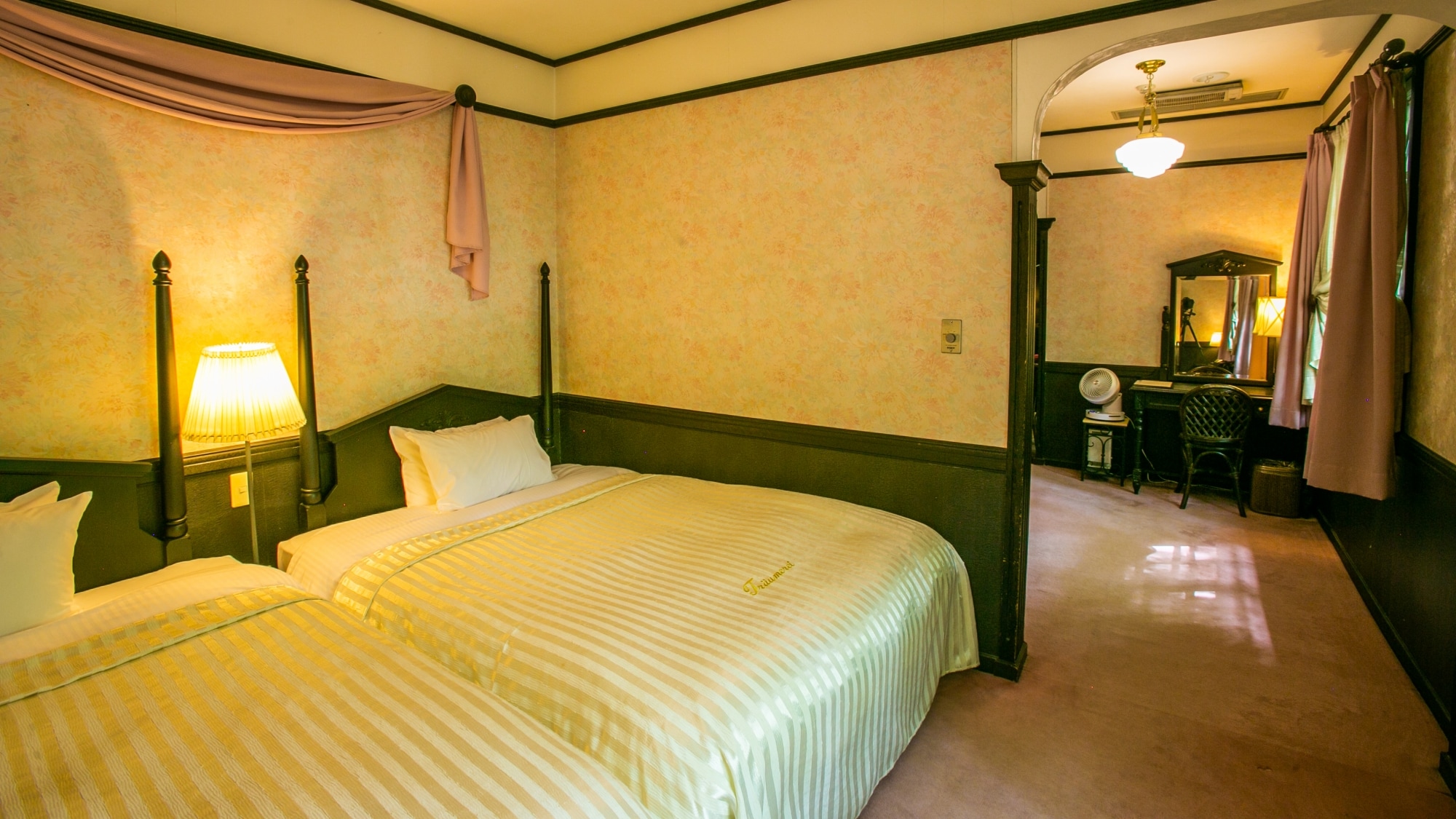 [Executive room with atrium] A twin room of 36 square meters with a bedroom and a living room with an atrium.