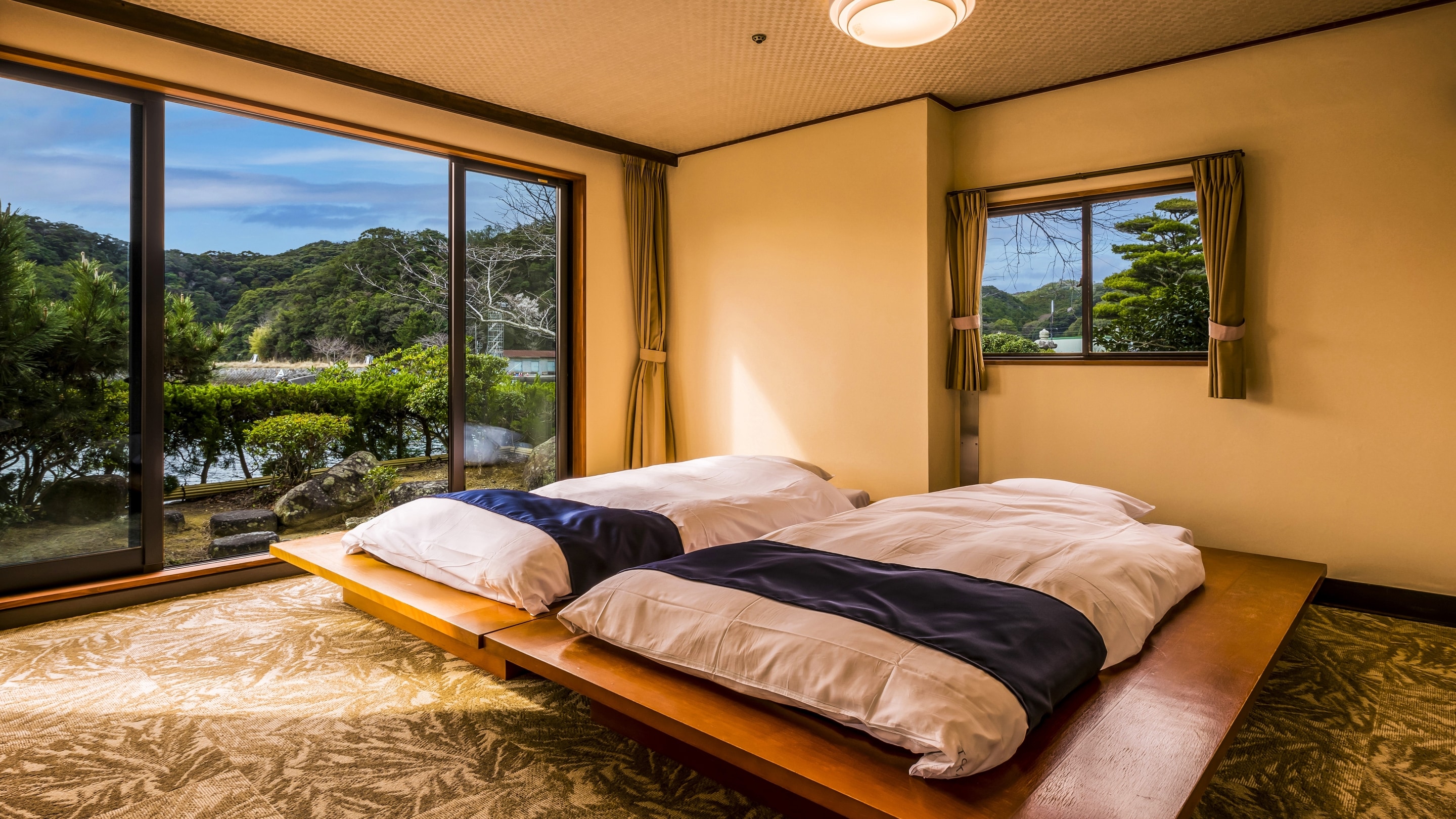 Superior Japanese-Western style twin room with open-air bath