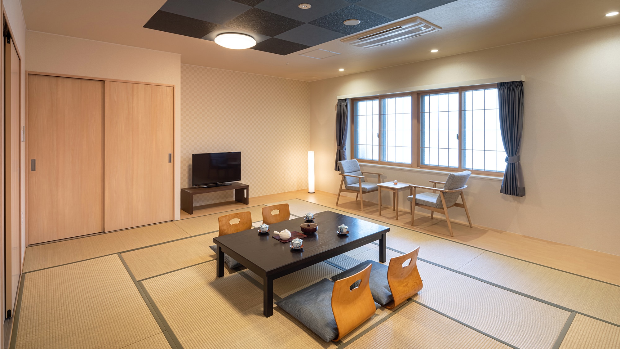 [Standard Japanese-style room-No smoking] <15 tatami mats> You can comfortably spend time with a family or group of 3 households.