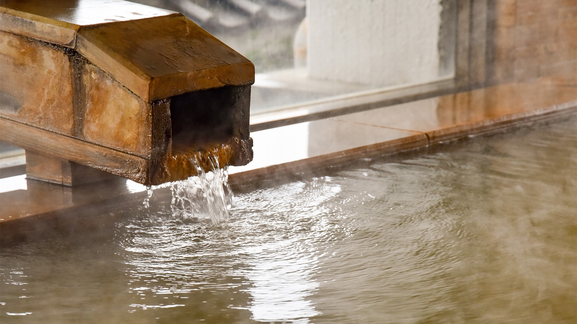 * [Large communal bath] Nagame-no-Yu (with open-air bath) * Golden hot water is poured from the source *