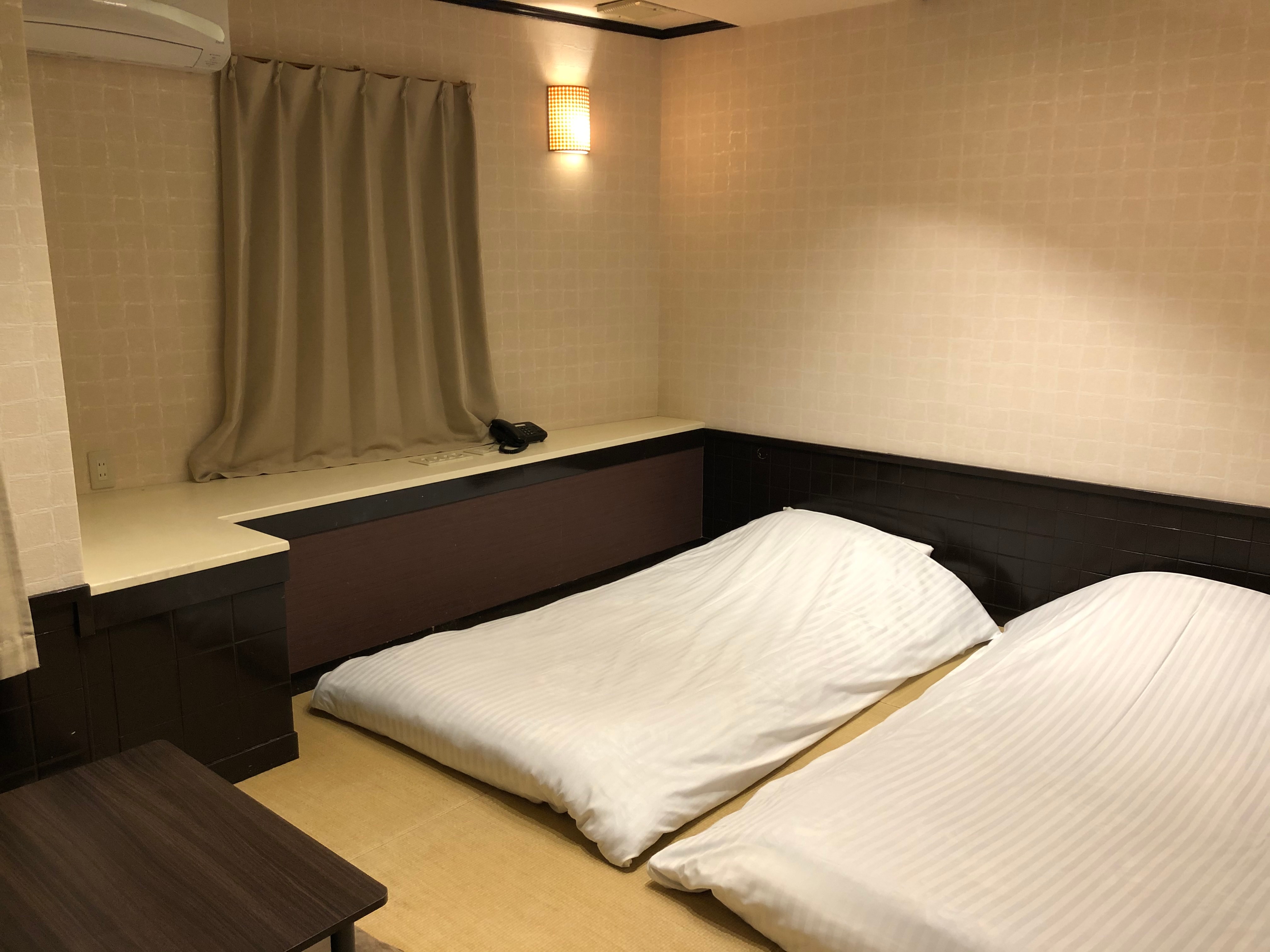 Japanese-style room: Relax and unwind on the tatami mats