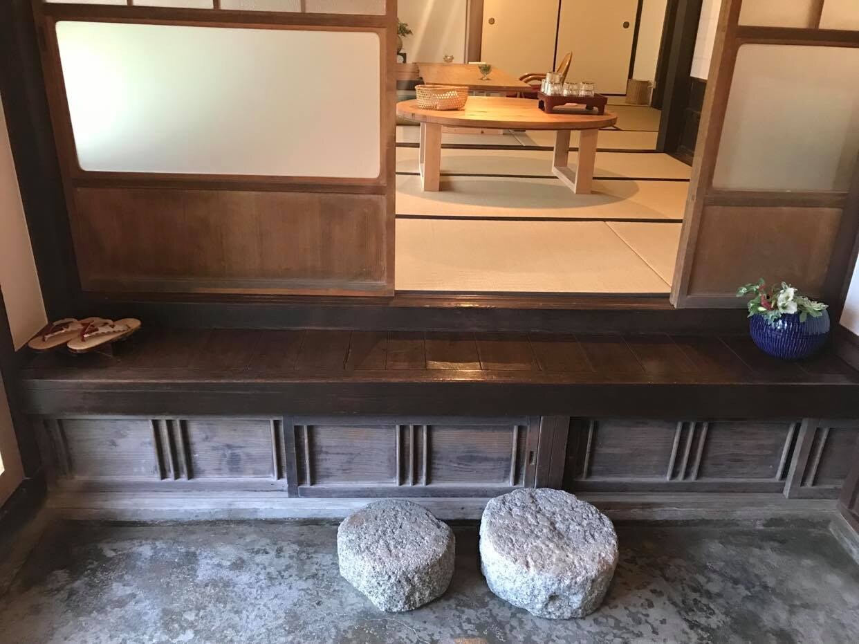 Entrance to the earthen floor