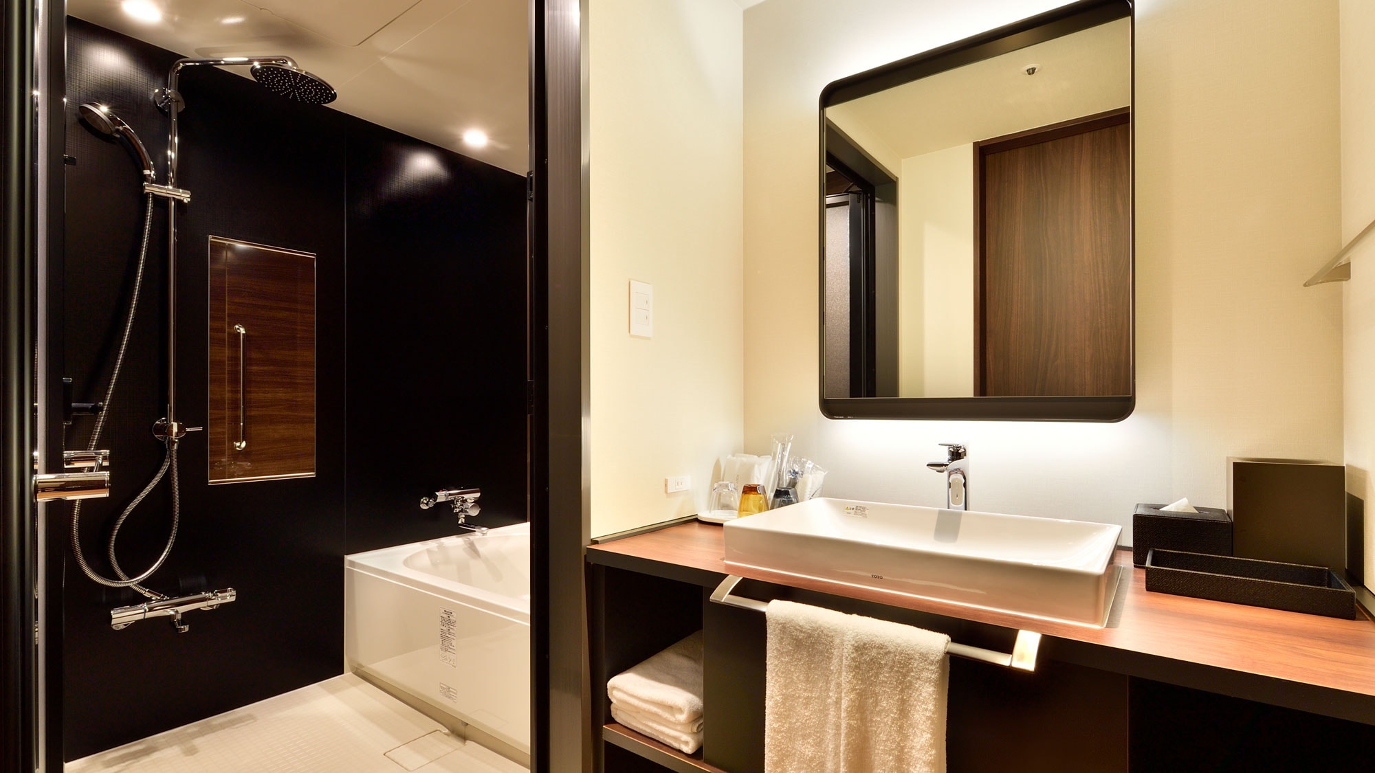 Deluxe twin bathroom