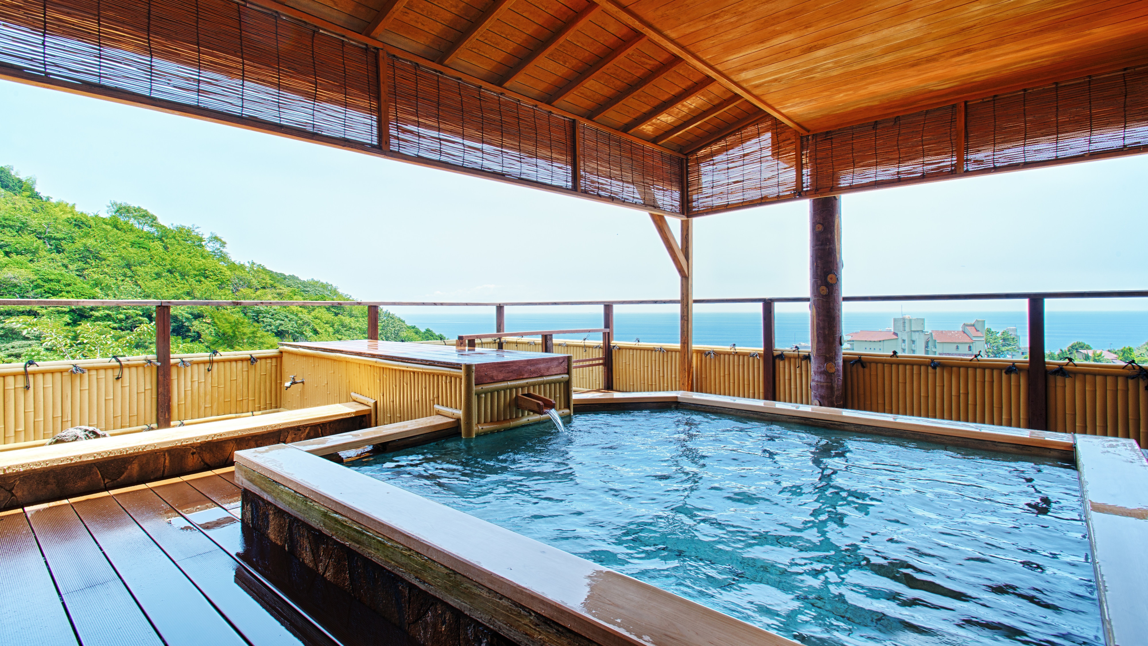 ■大浴場“海色”露天浴池 “在浴池的頂端，有一個可以將大海盡收眼底的露天浴池！”