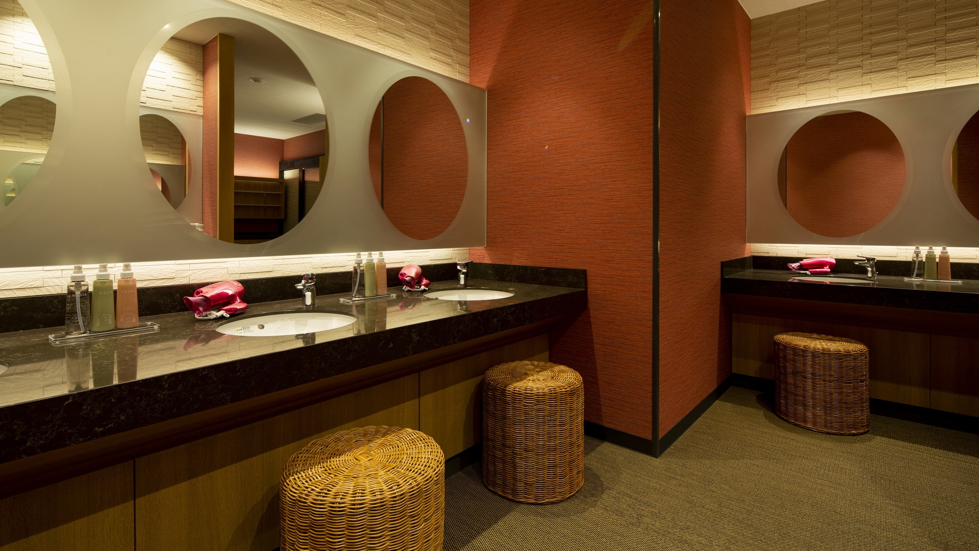 [Facilities in the building] "Trinite", a hot bath facility with a sauna
