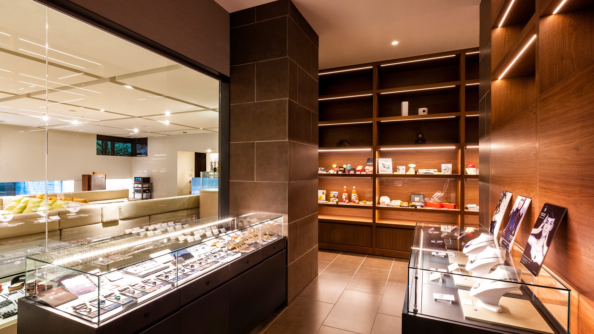 [Select Shop DO] The interior is decorated like a museum. We only sell items that we can truly recommend.