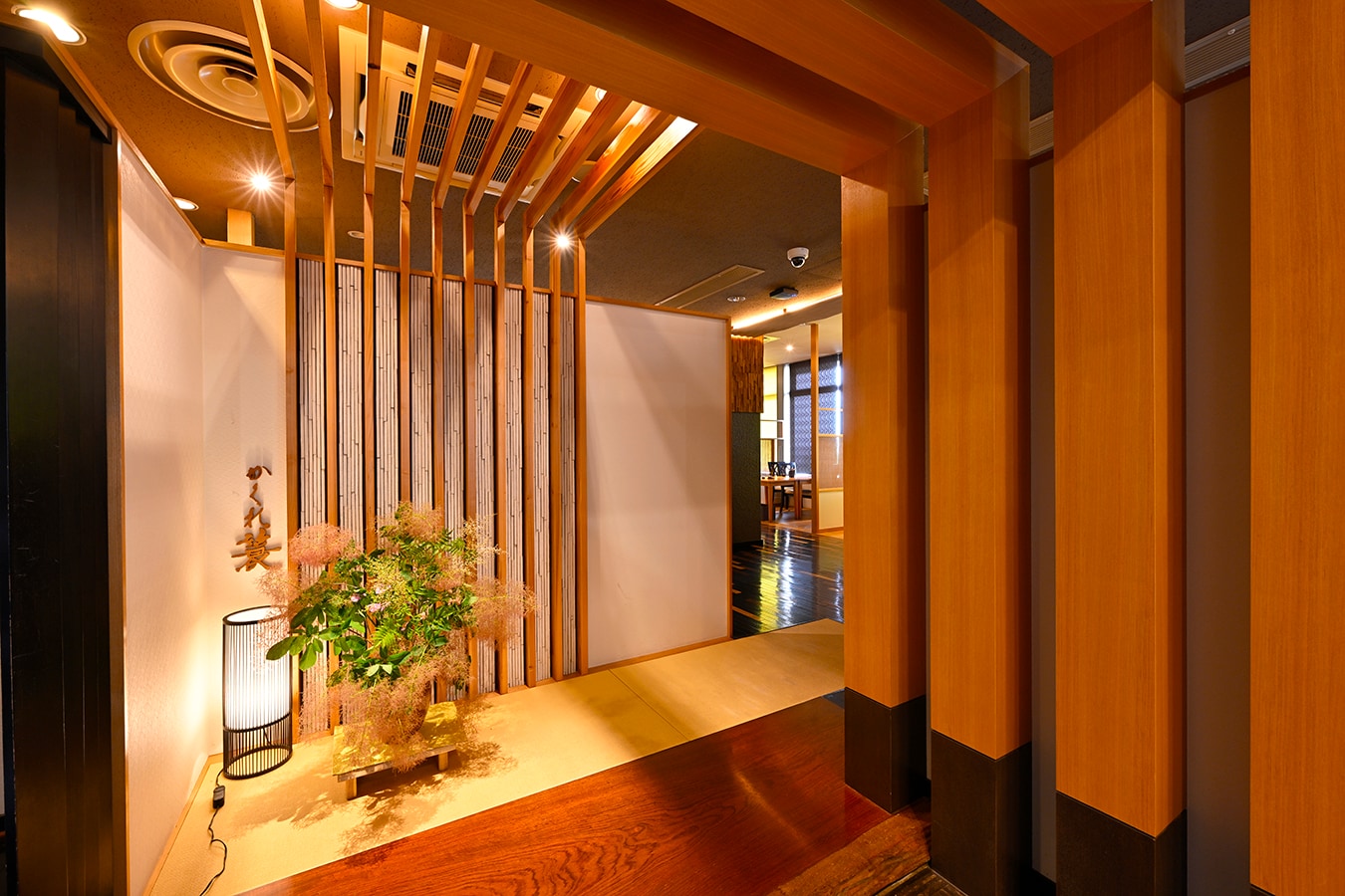 [Restaurant Kakuremino] Entrance