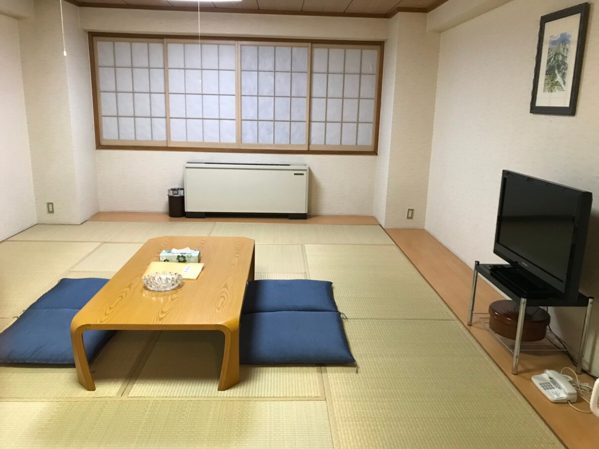 Japanese-style room with B/T