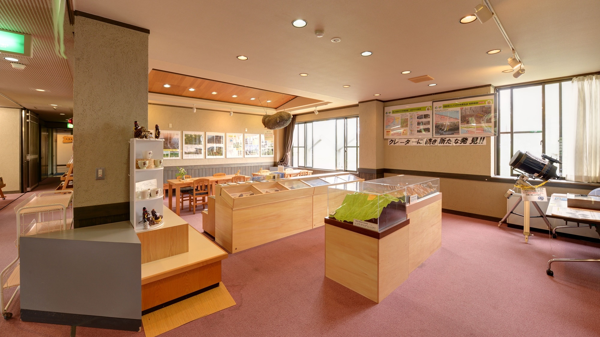*Front desk and lobby: Free to use
