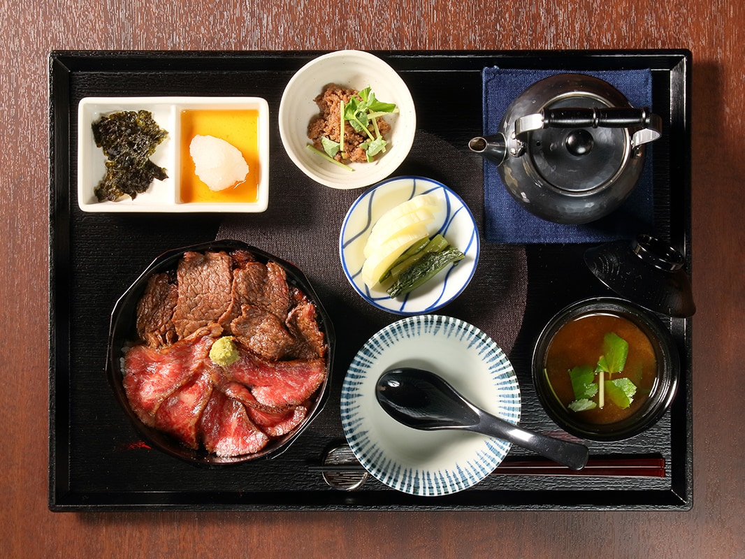 A5 Wagyu beef hitsumabushi set for dinner (image)