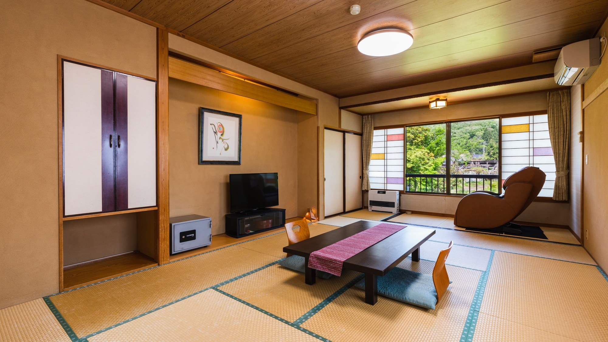 [Moderate] Japanese-style room over 10 tatami + with massage machine