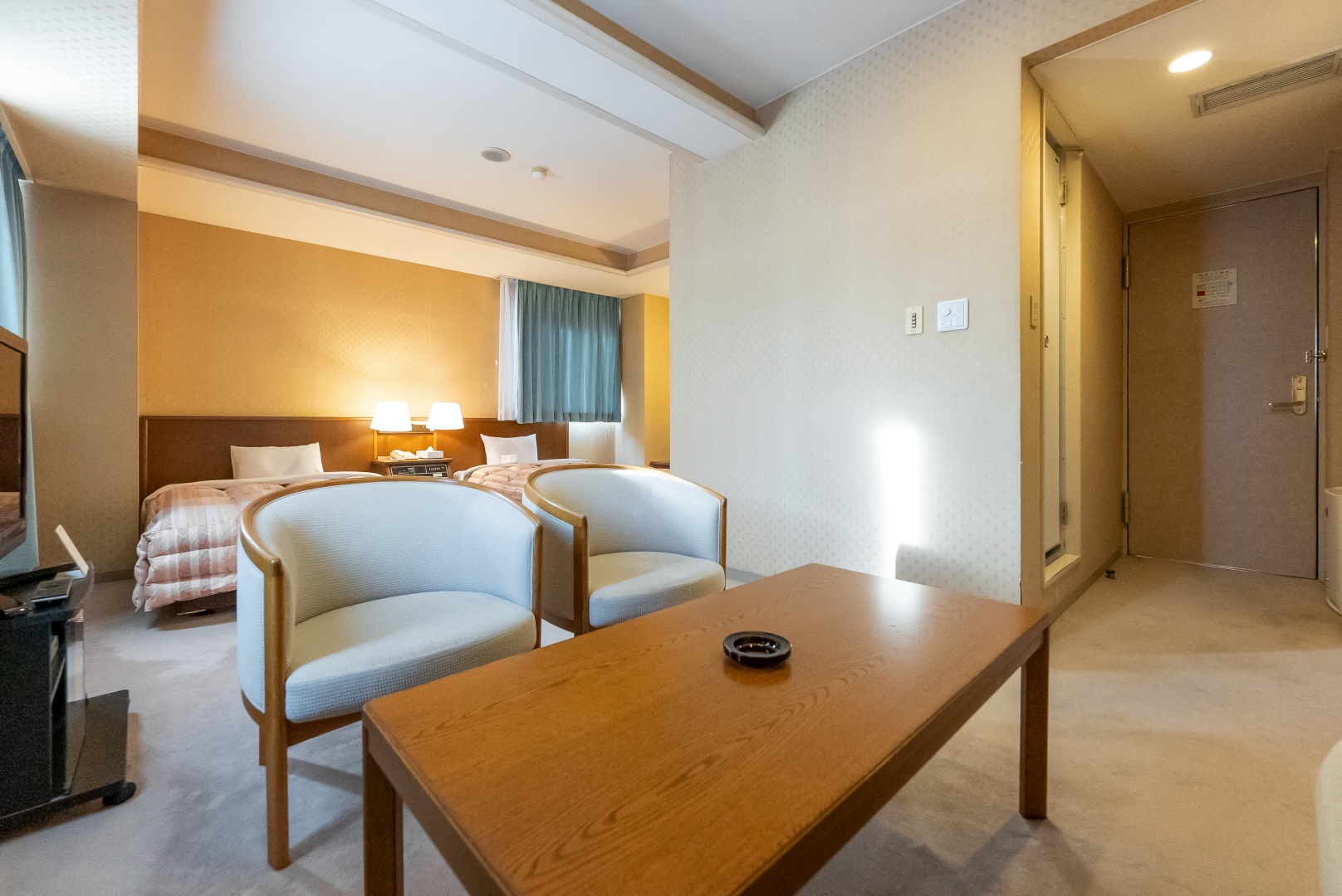 34평방 120 cm폭 침대 2대 | 디럭스 트윈