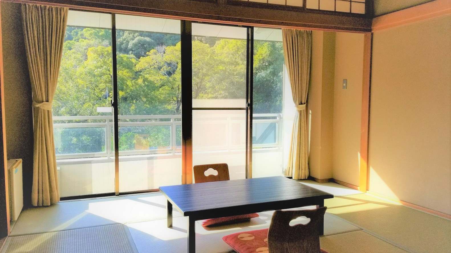 Image of a Japanese-style room (mountain side)