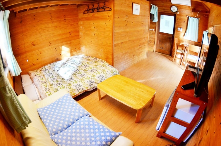 [Cottage room with loft] 3