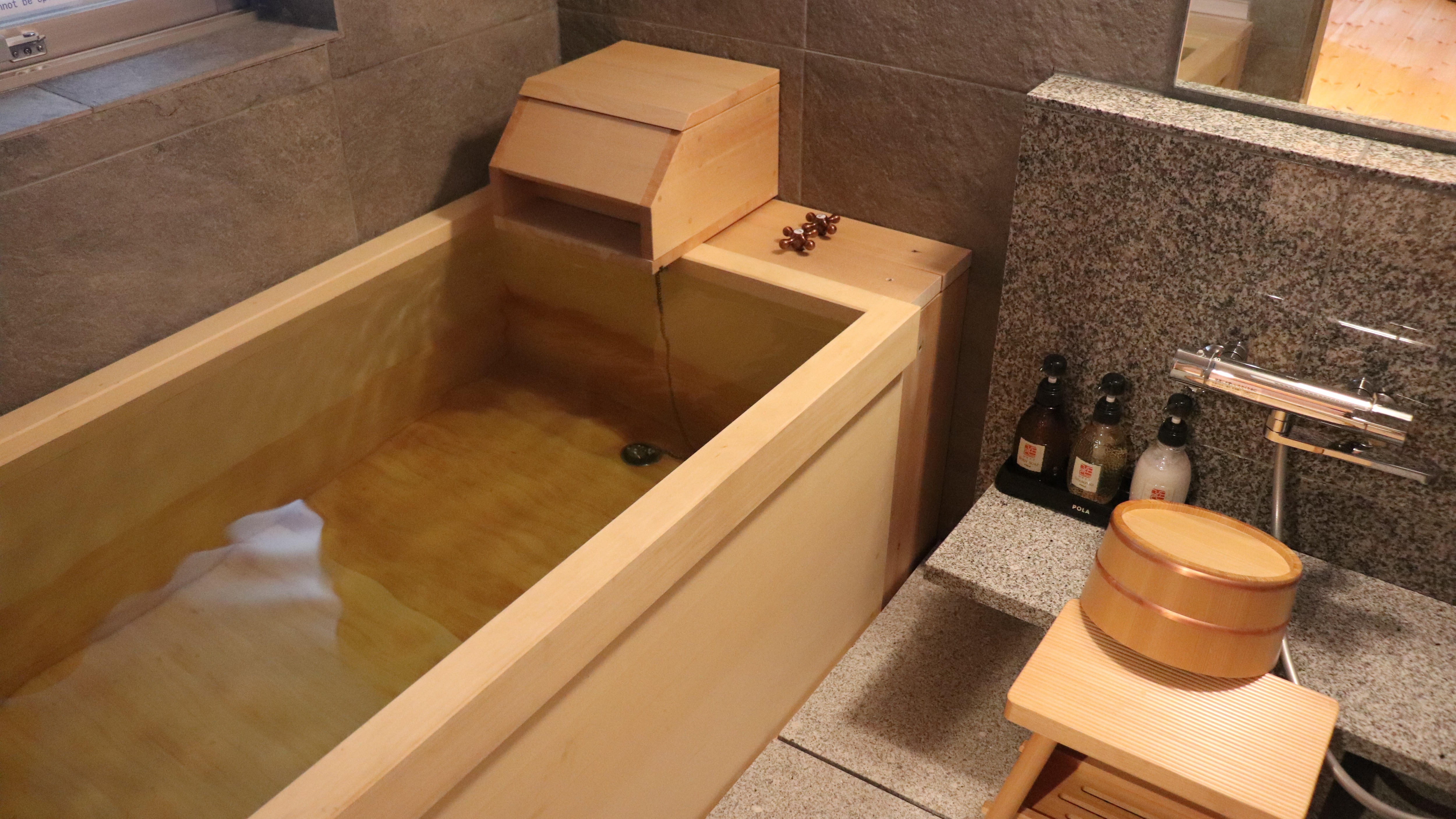 [Cottage with hot spring]