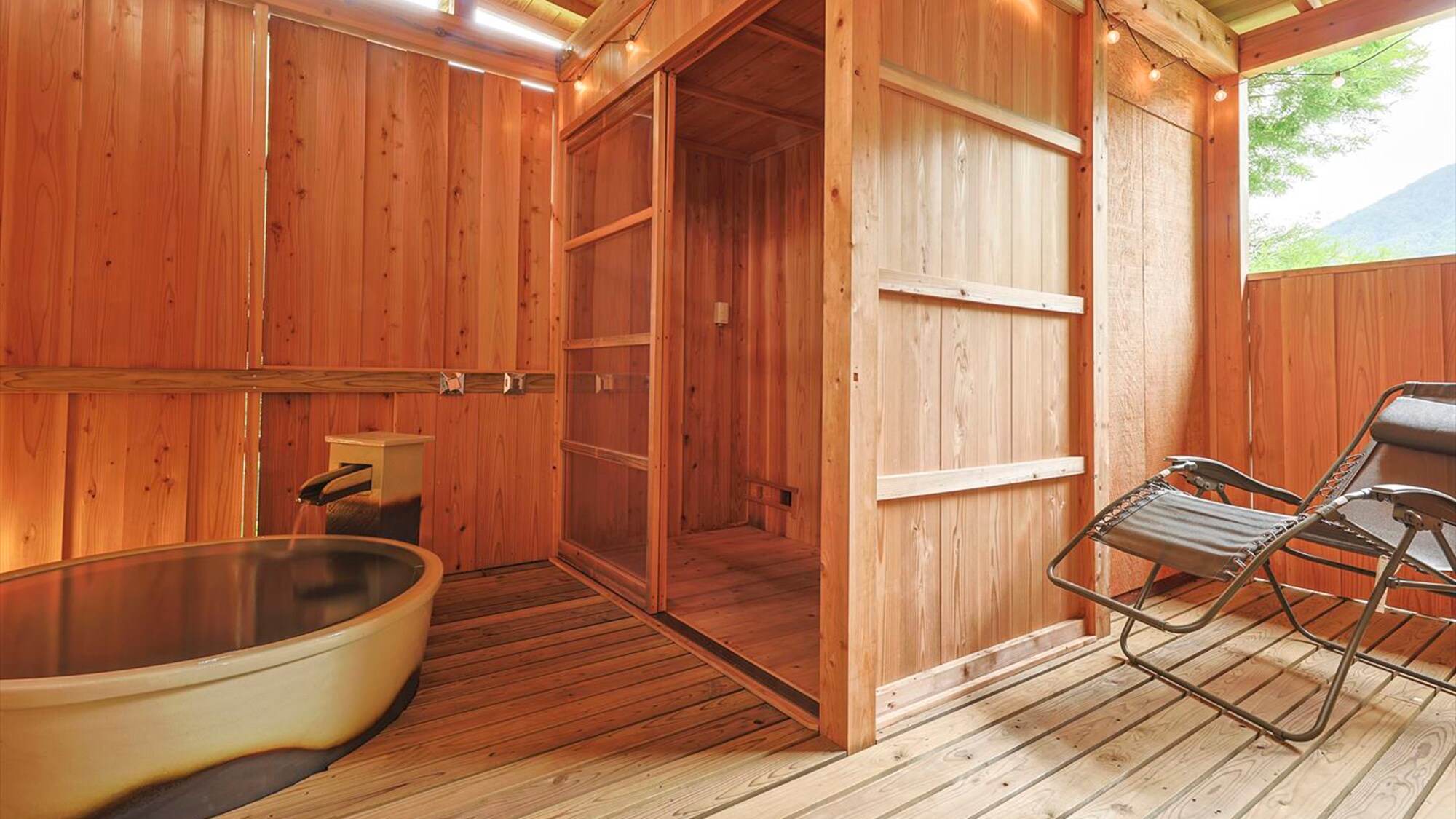 【附桑拿】小屋|3R+閣樓,半露天浴池