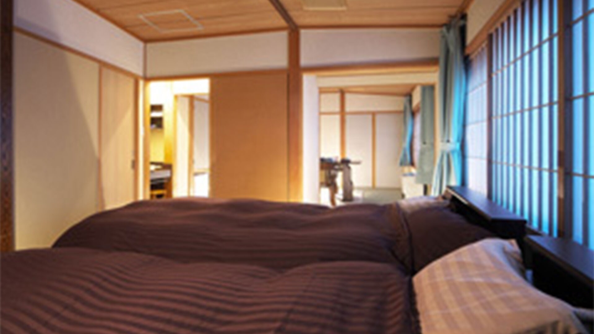 Japanese-style room with 15 tatami mats and twin beds (Special room)