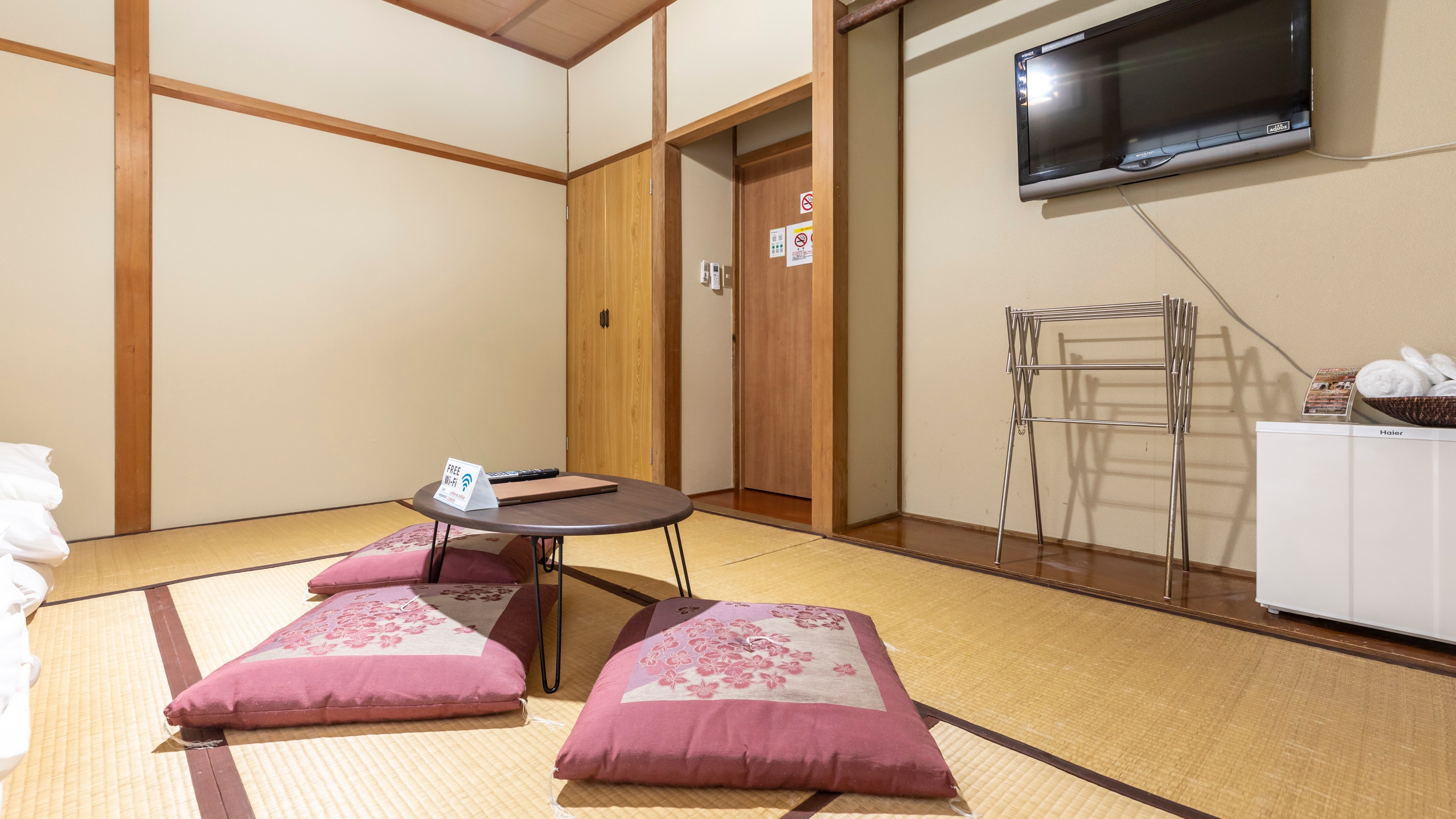 [Non-smoking] Japanese-style room for 1-3 people (no bath or toilet)