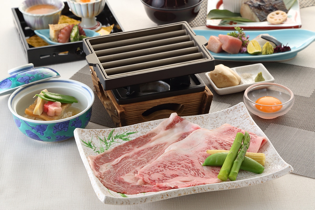 特別的！ [神戶牛肉和龜岡牛肉吃比較懷石]