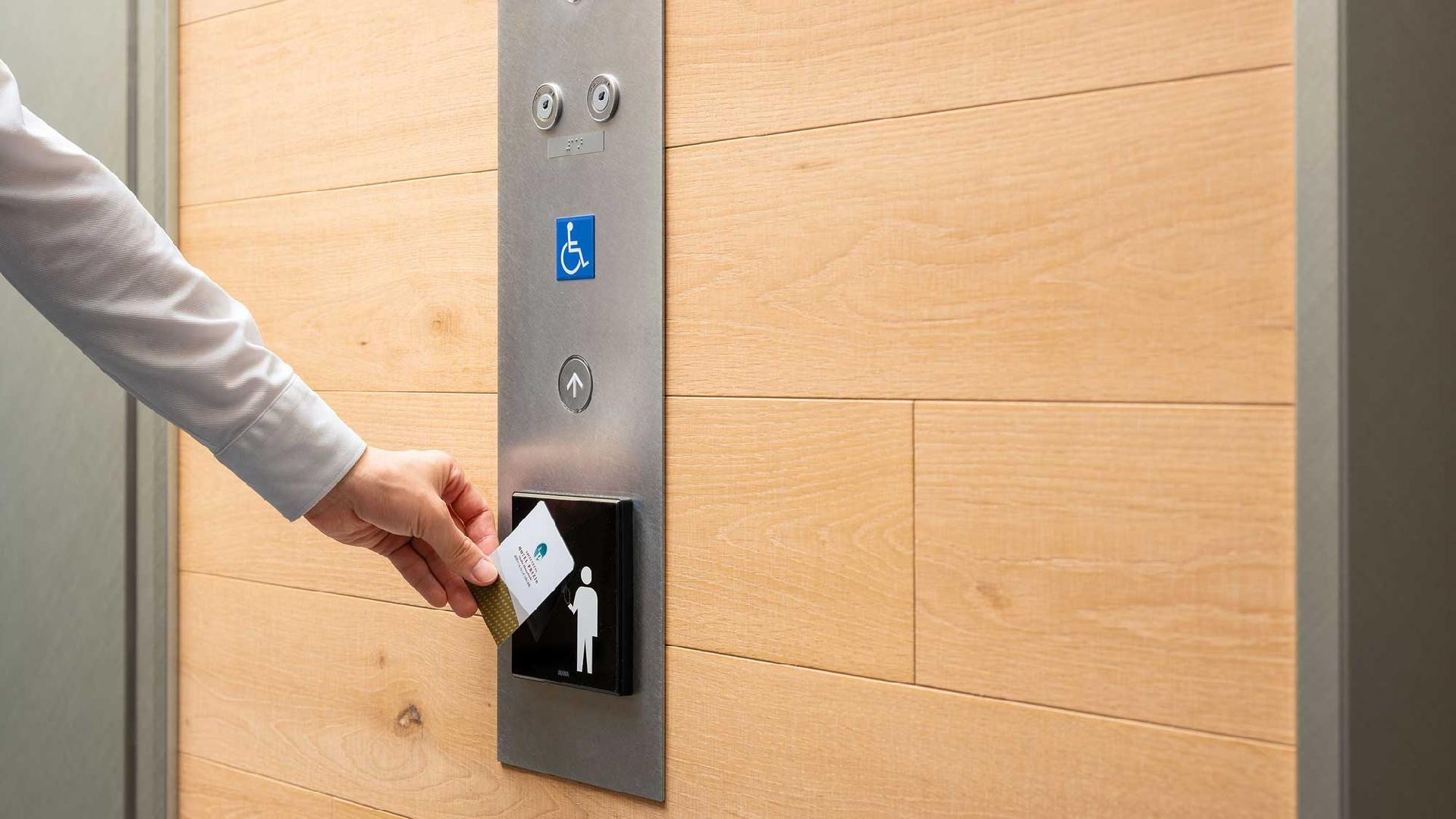 [Elevator]