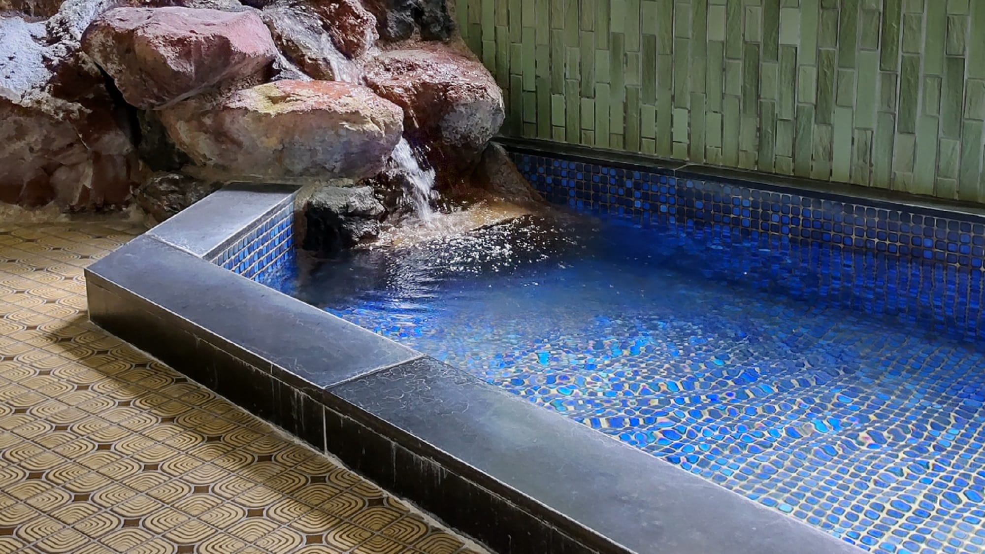 用大山純淨水泡澡，舒緩您一天的疲勞。