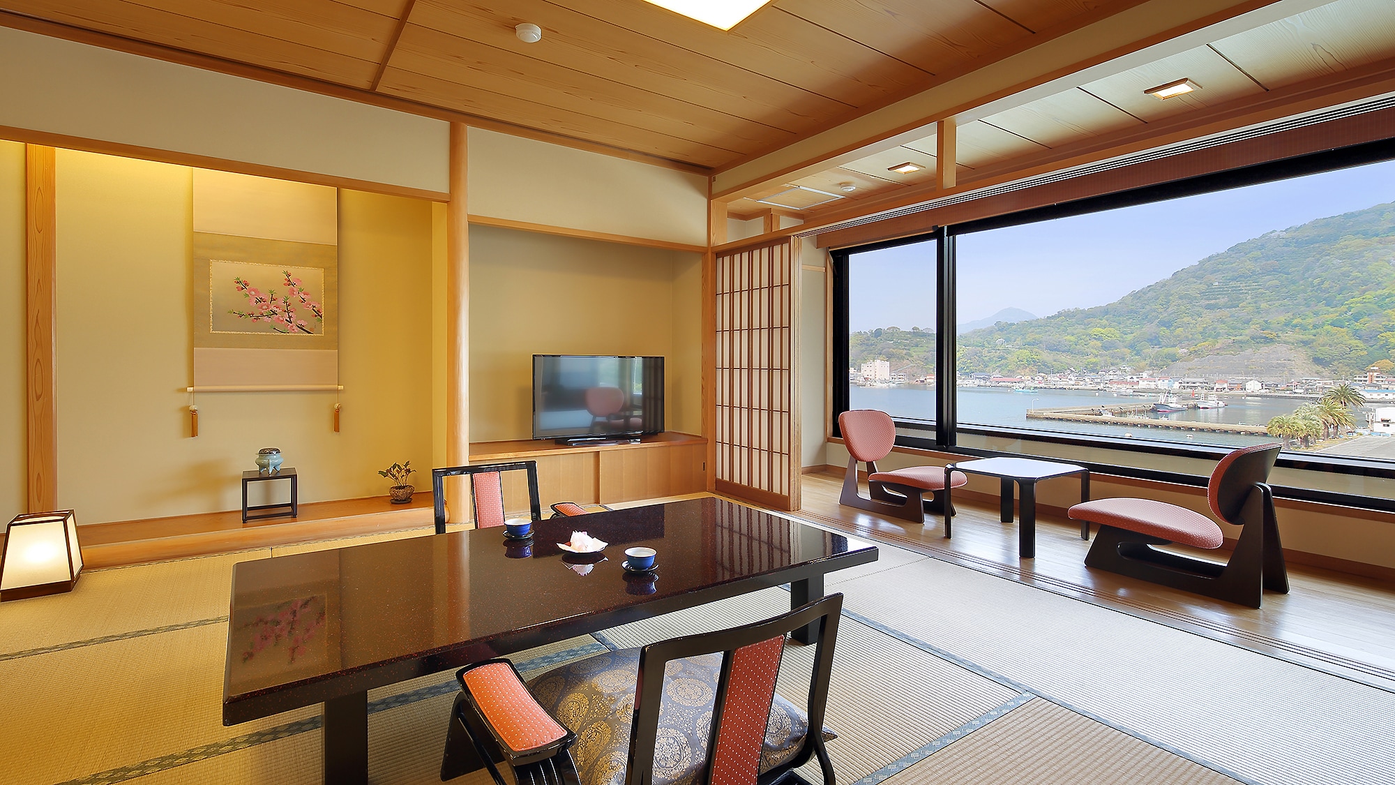 Japanese-style room with half open-air bath, 10 tatami mats, "Kaze"