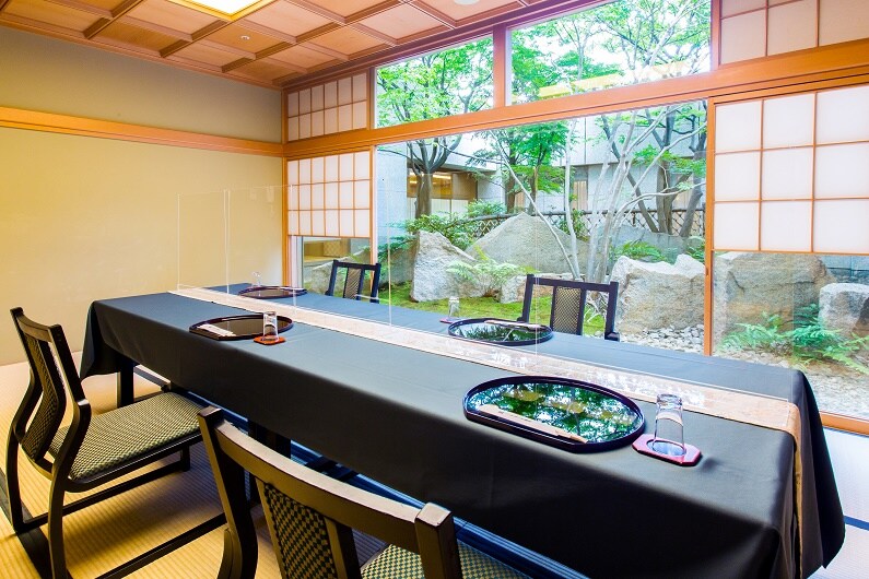 Private room dinner venue [Japanese-style room (chairs & tables)]