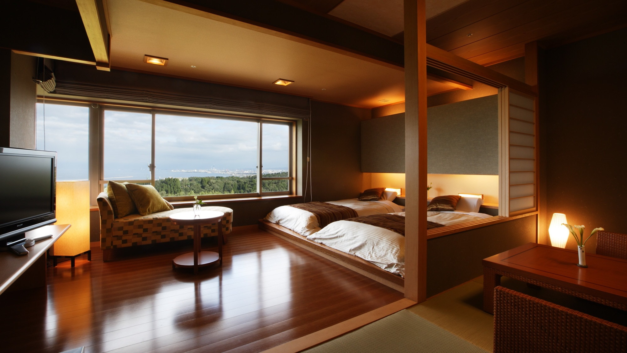 Lantai atas "Taman Surgawi" kamar Jepang dan Barat