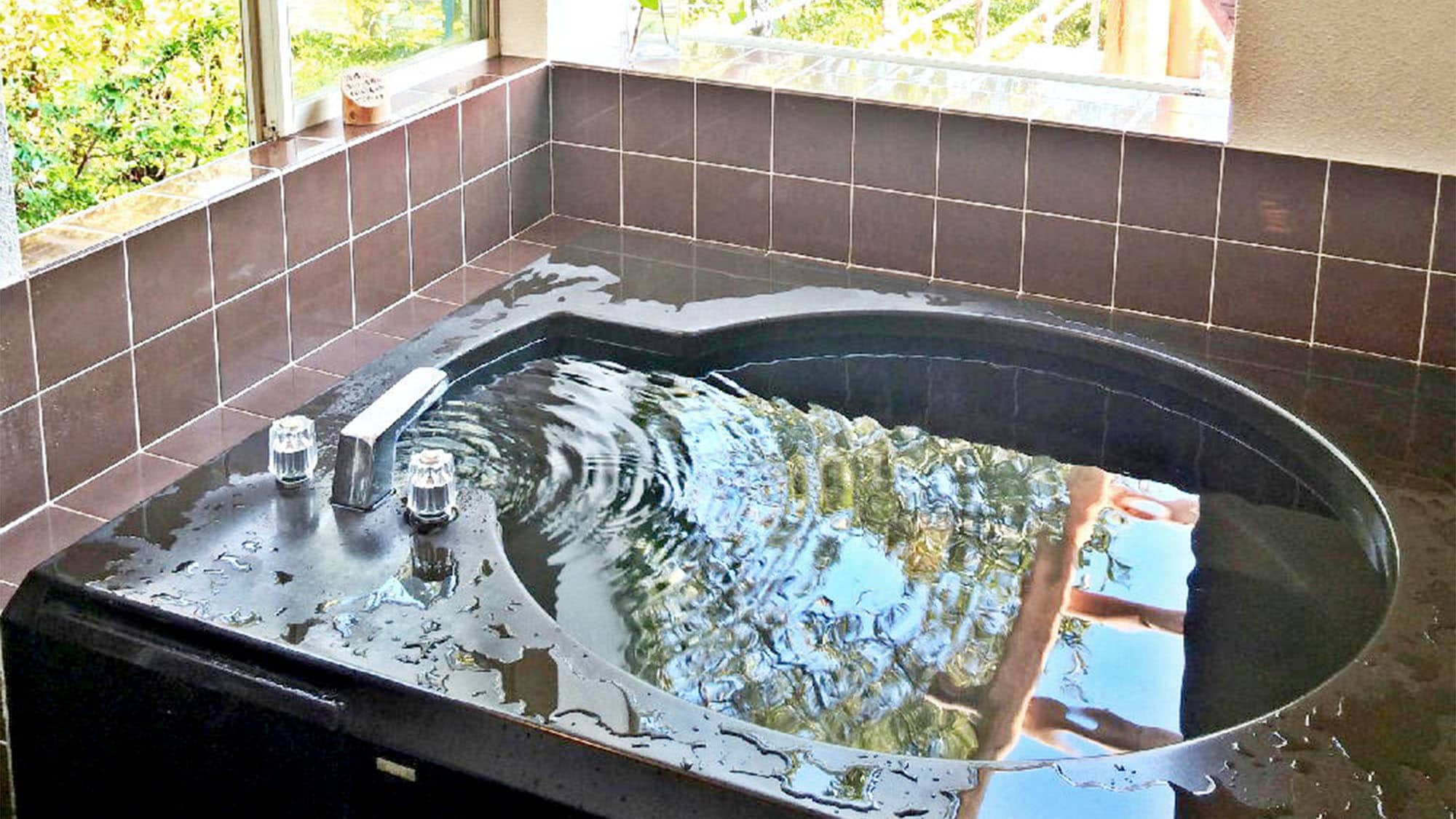 ・ You can enjoy hot springs in the bath
