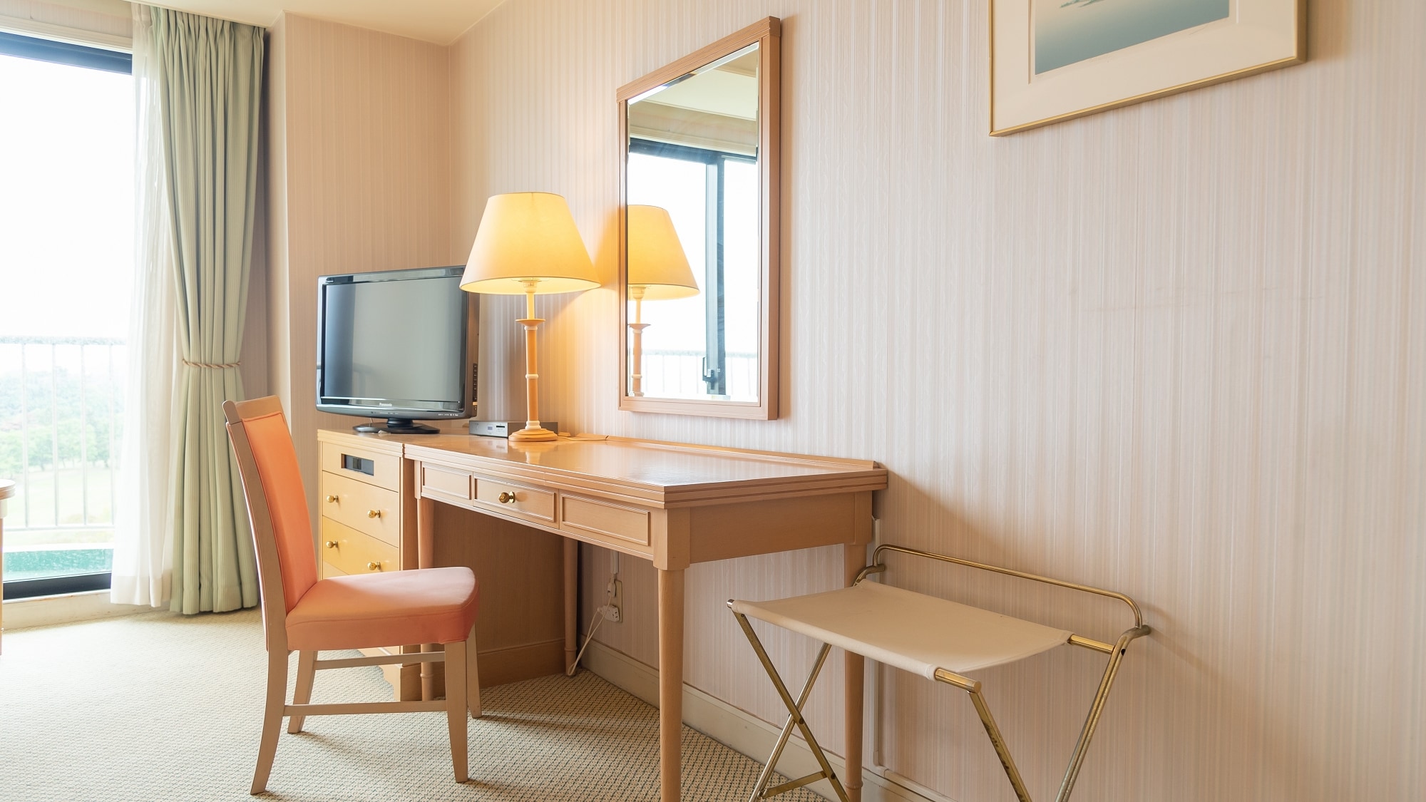 Compact twin room with desk